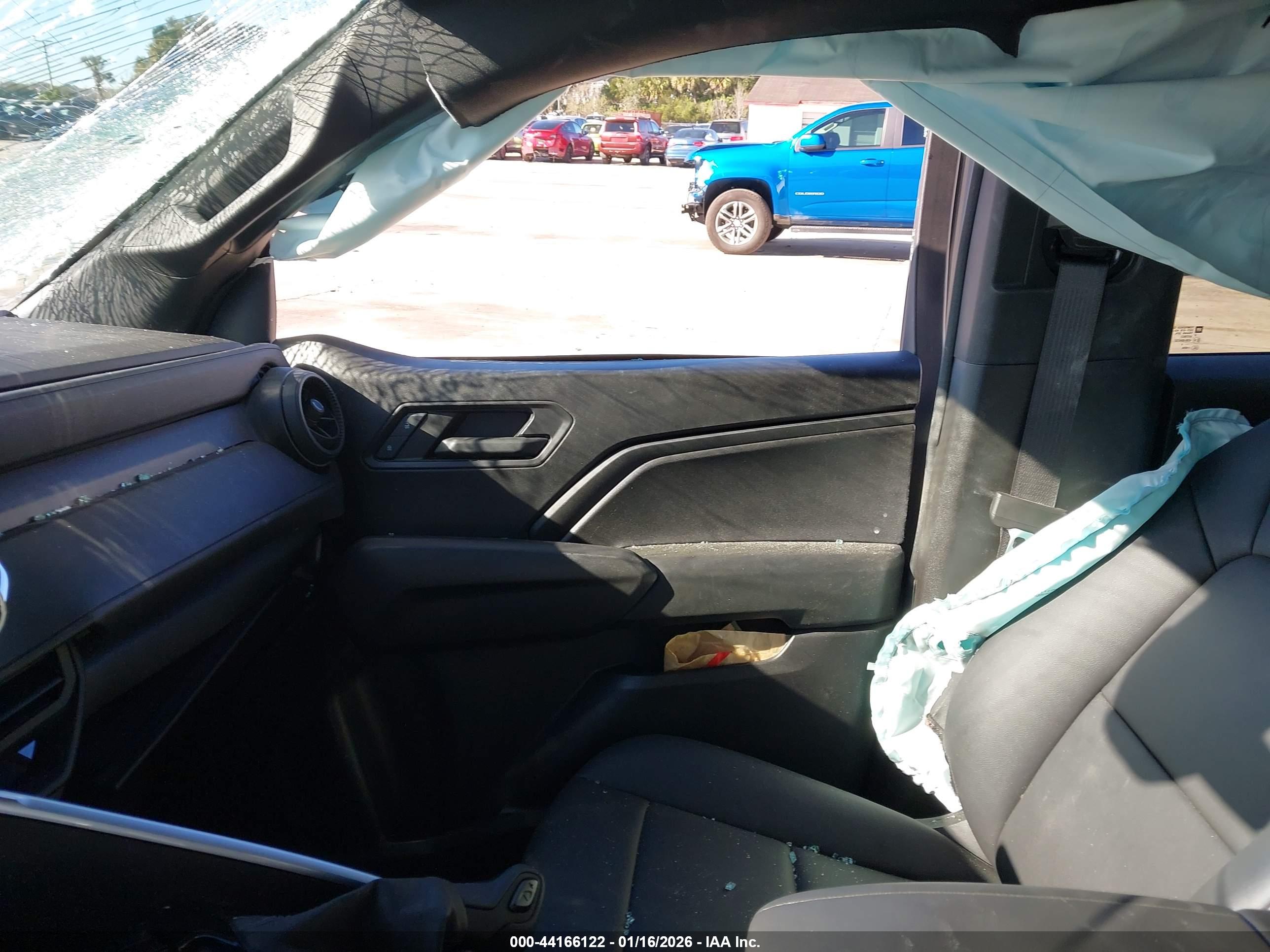 CHEVROLET COLORADO image 5