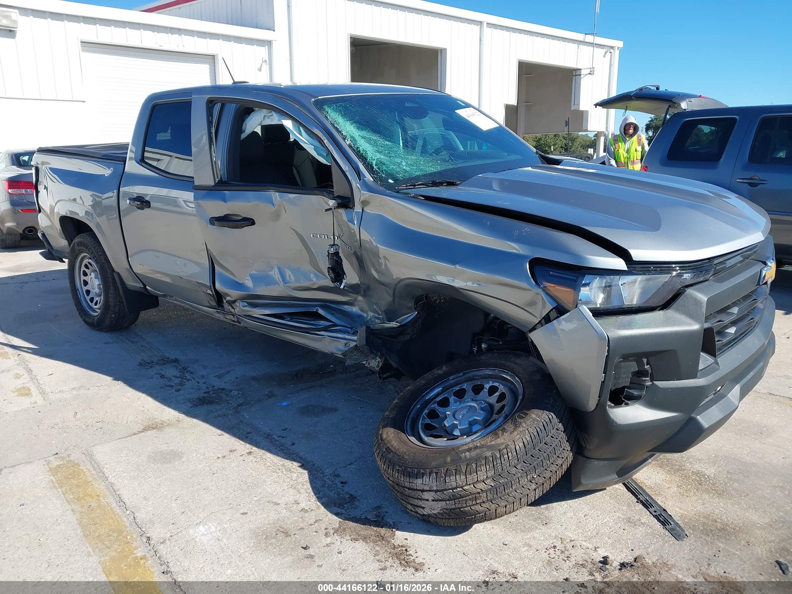 CHEVROLET COLORADO image 6