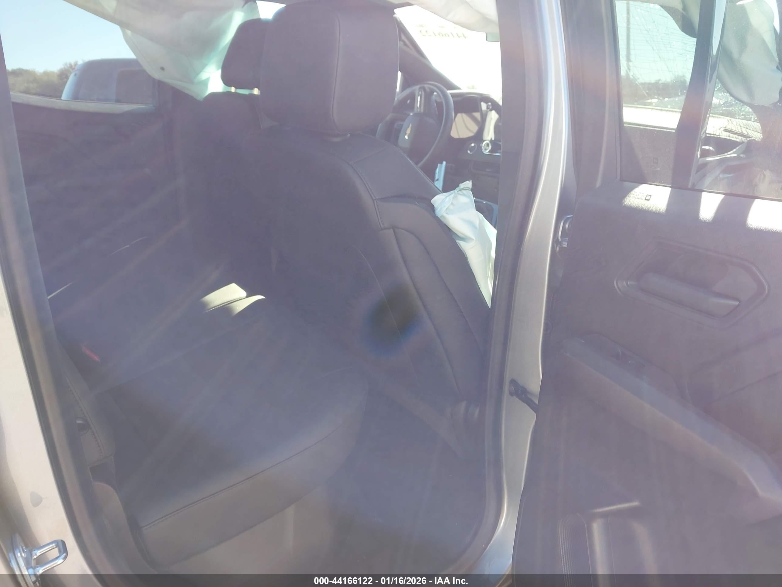CHEVROLET COLORADO image 8