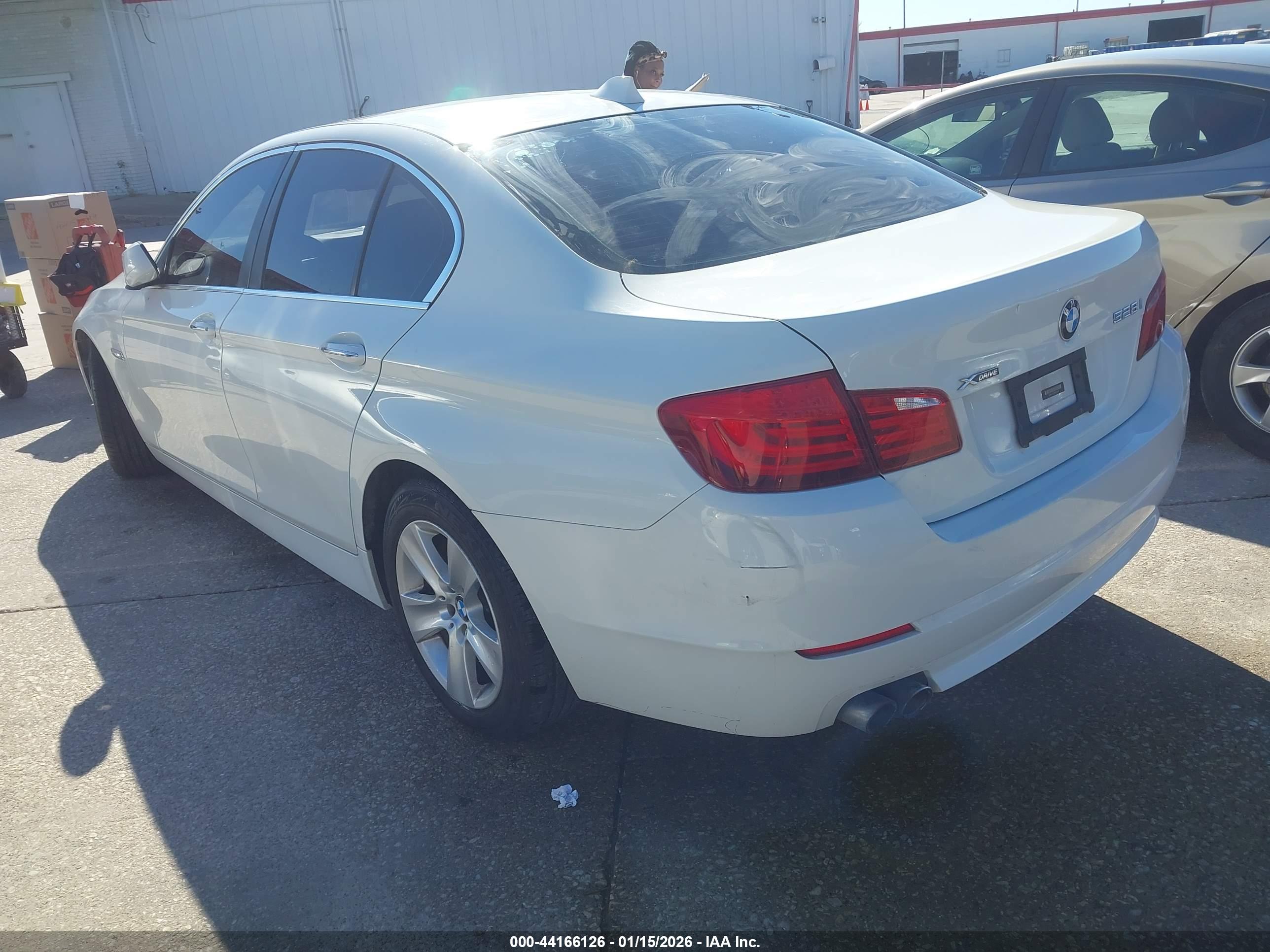 BMW 528I image 3