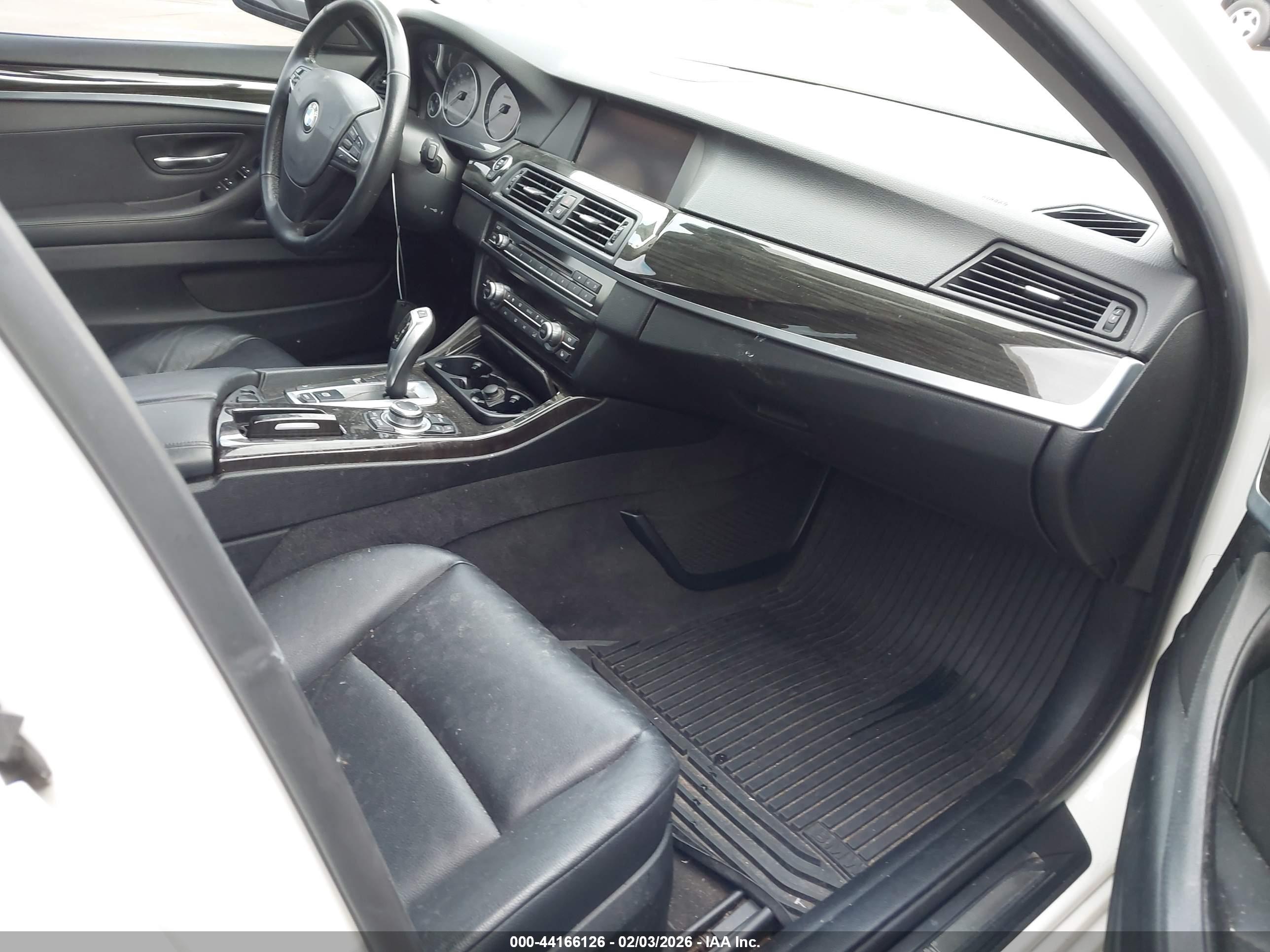 BMW 528I image 5