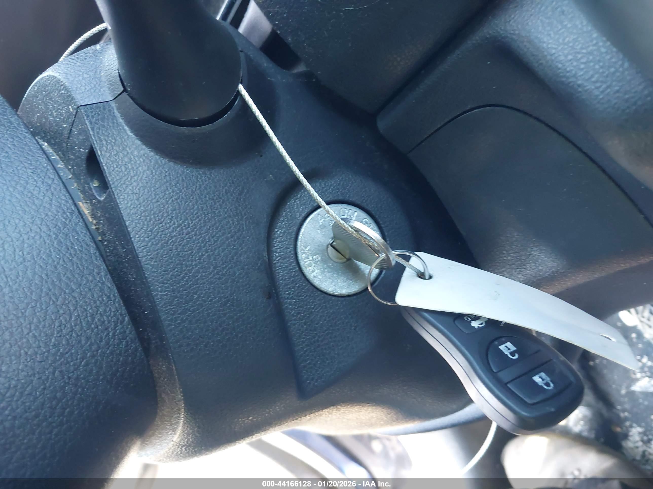 NISSAN VERSA image 11