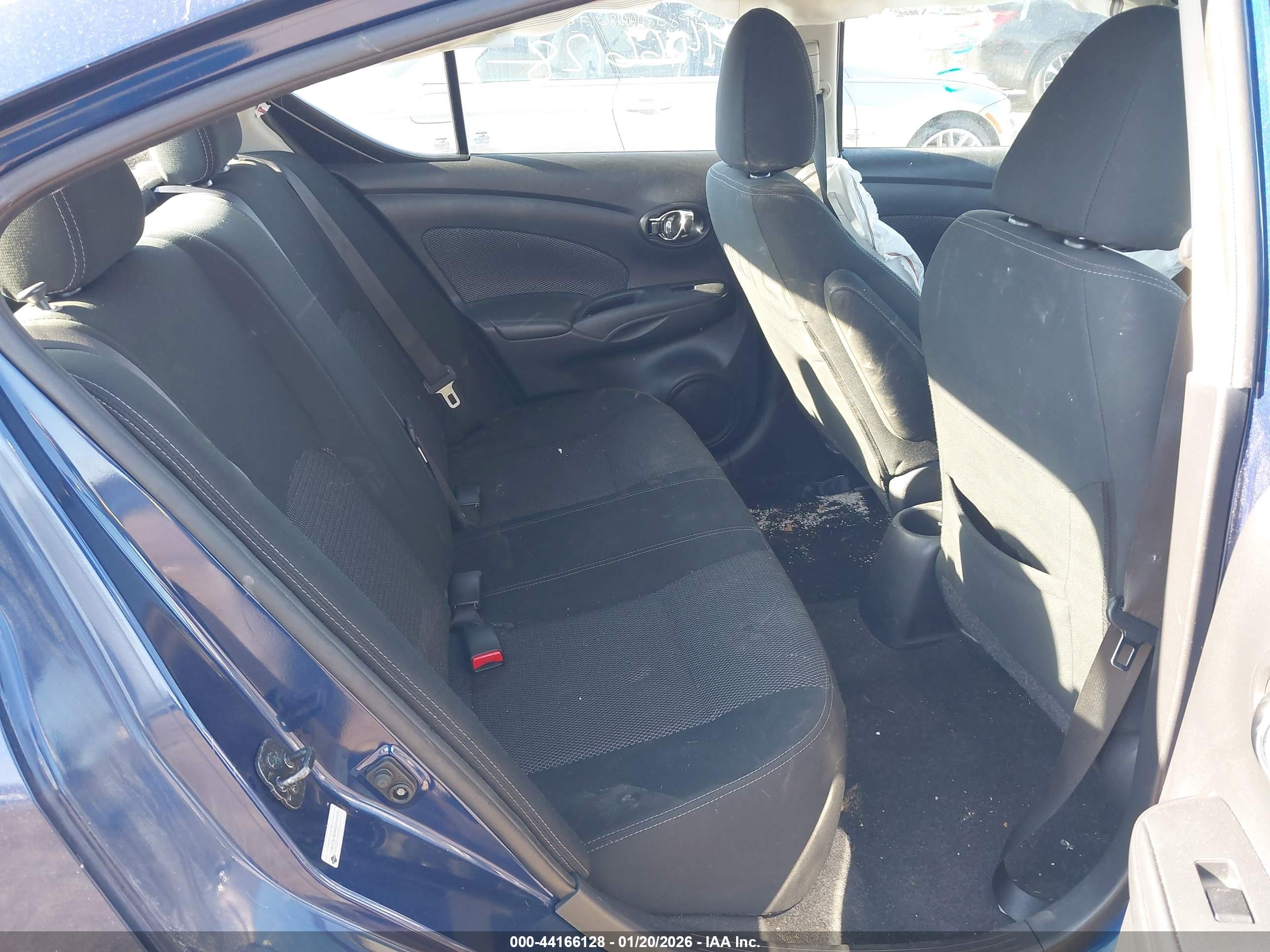 NISSAN VERSA image 8