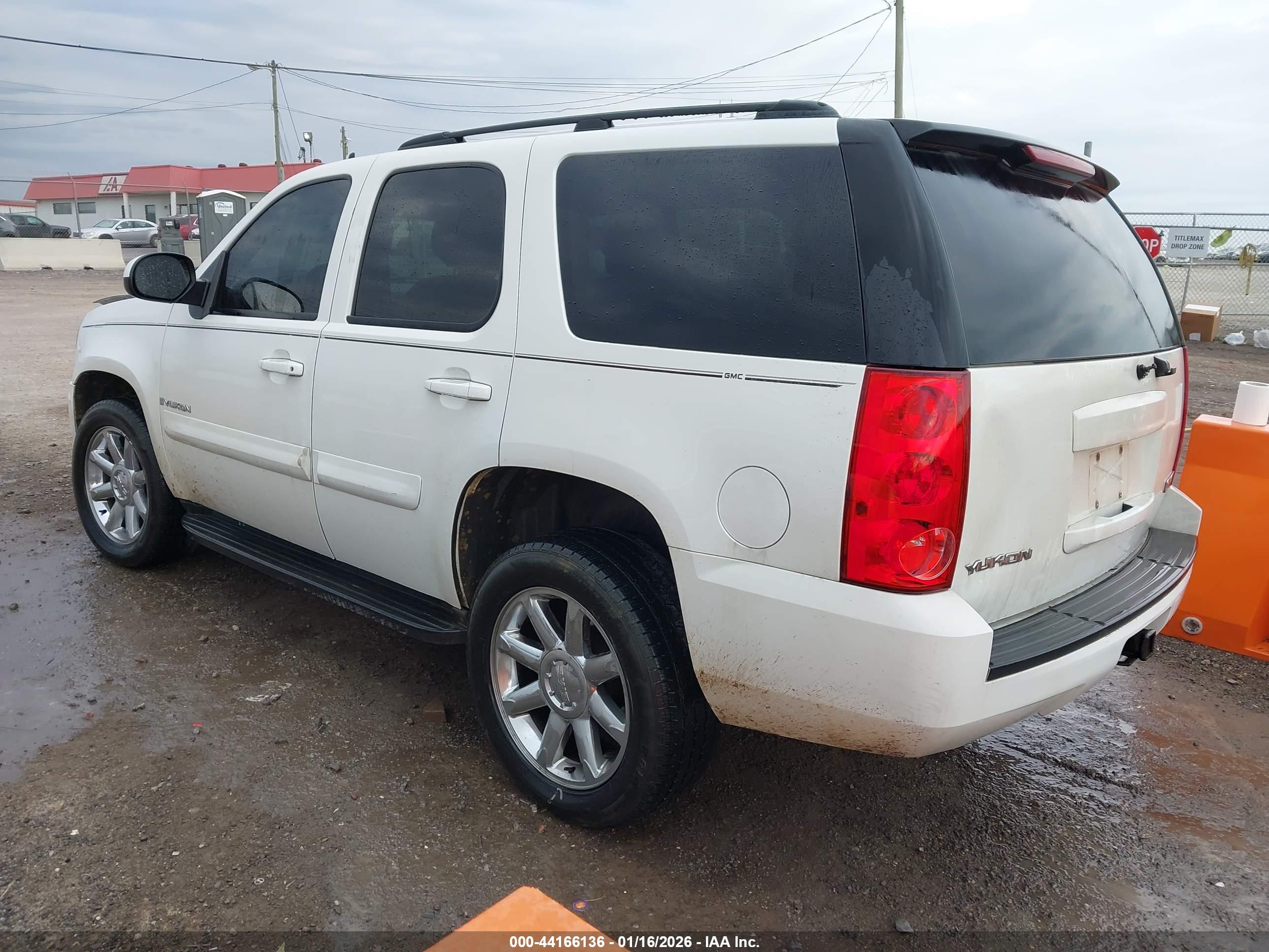 GMC YUKON image 3