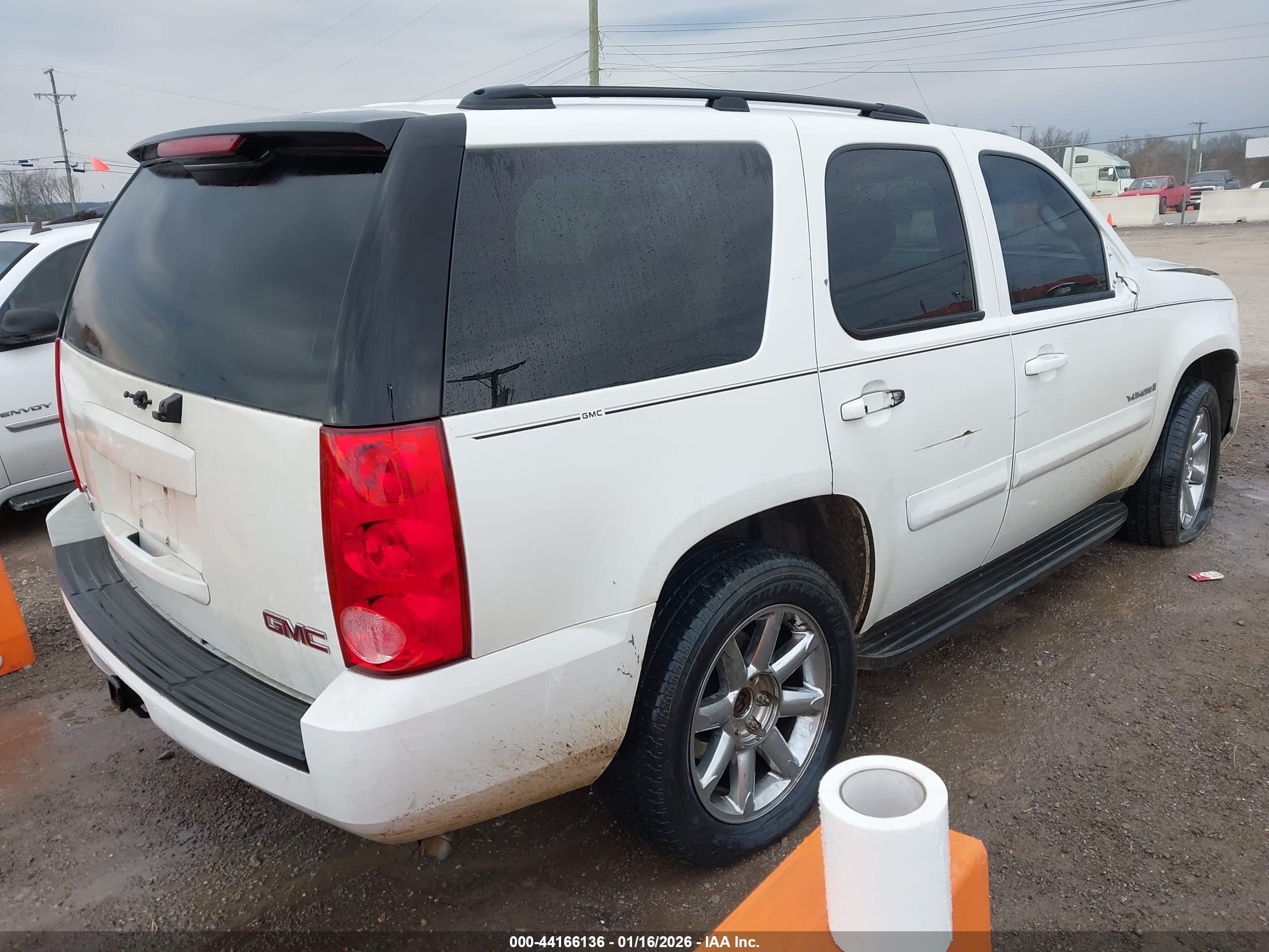 GMC YUKON image 4