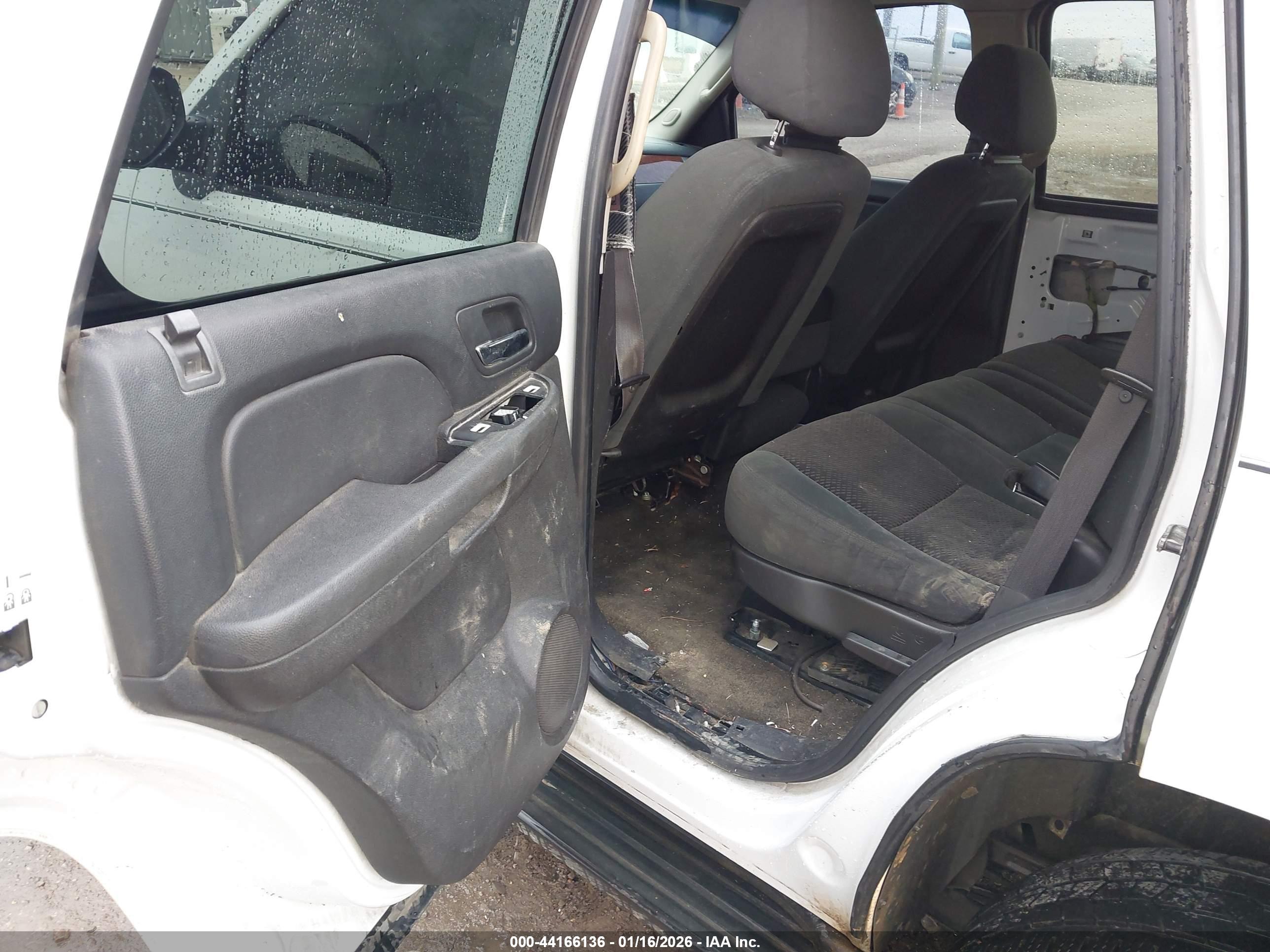 GMC YUKON image 8