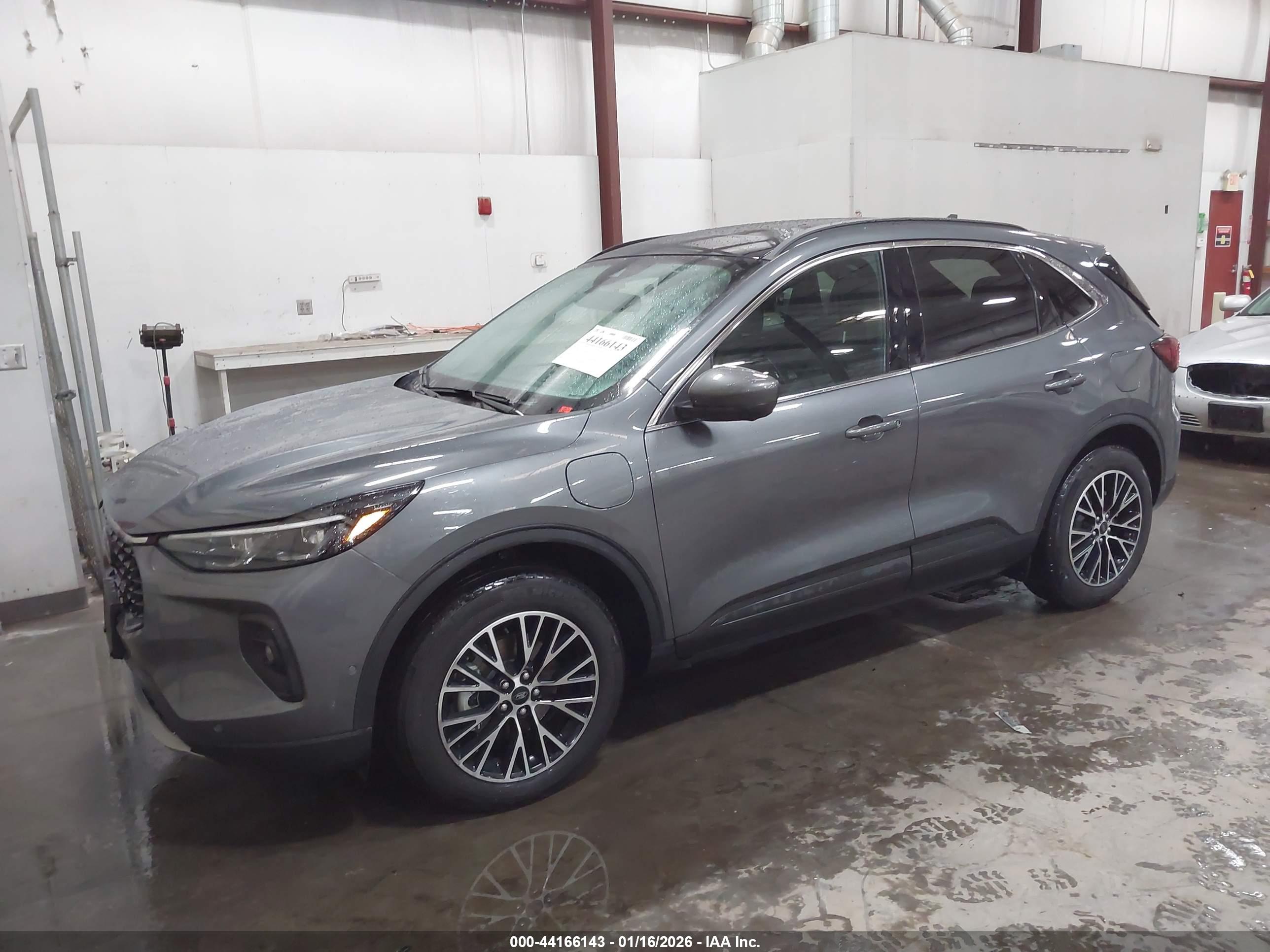 FORD ESCAPE image 2