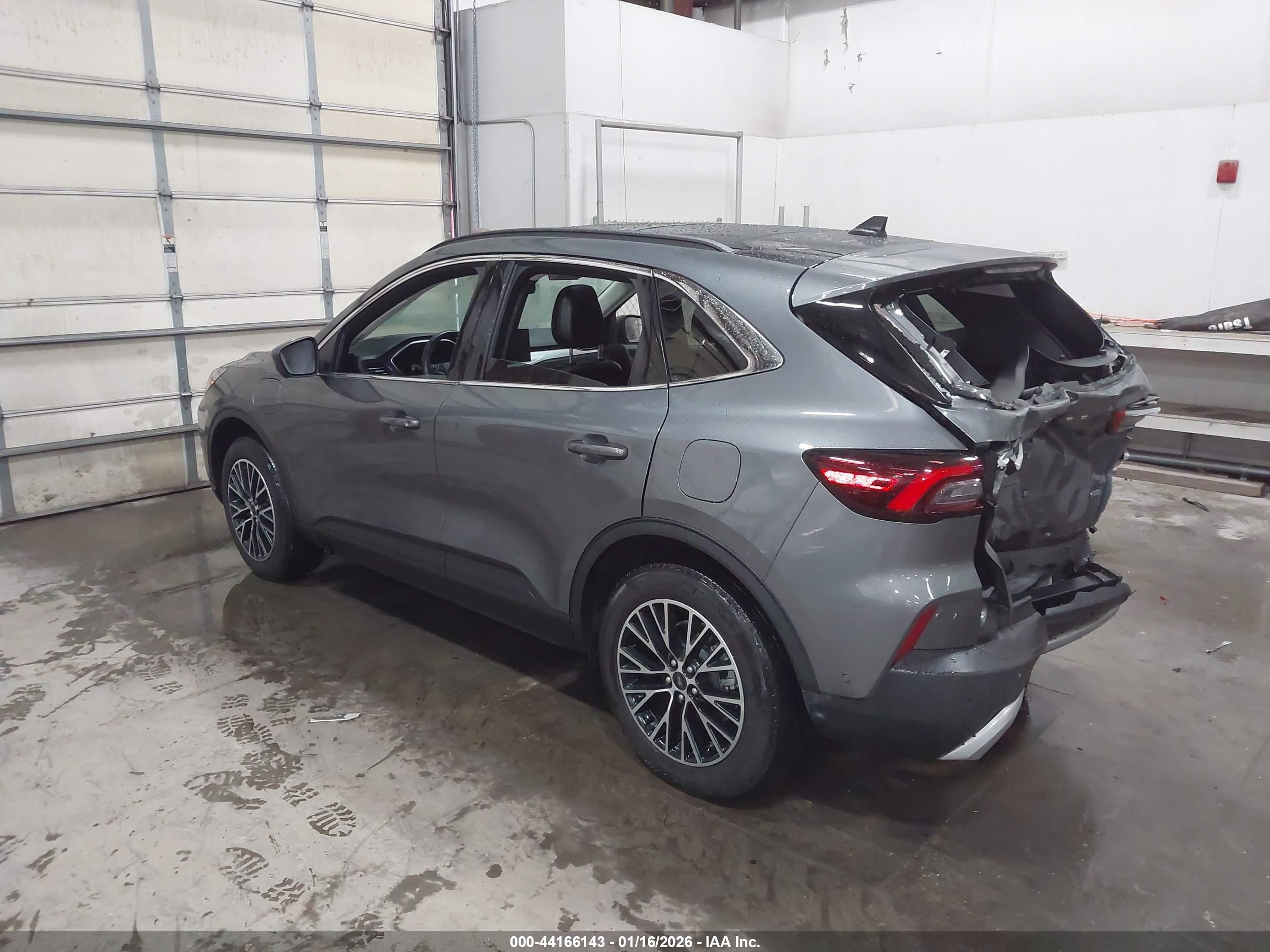 FORD ESCAPE image 3