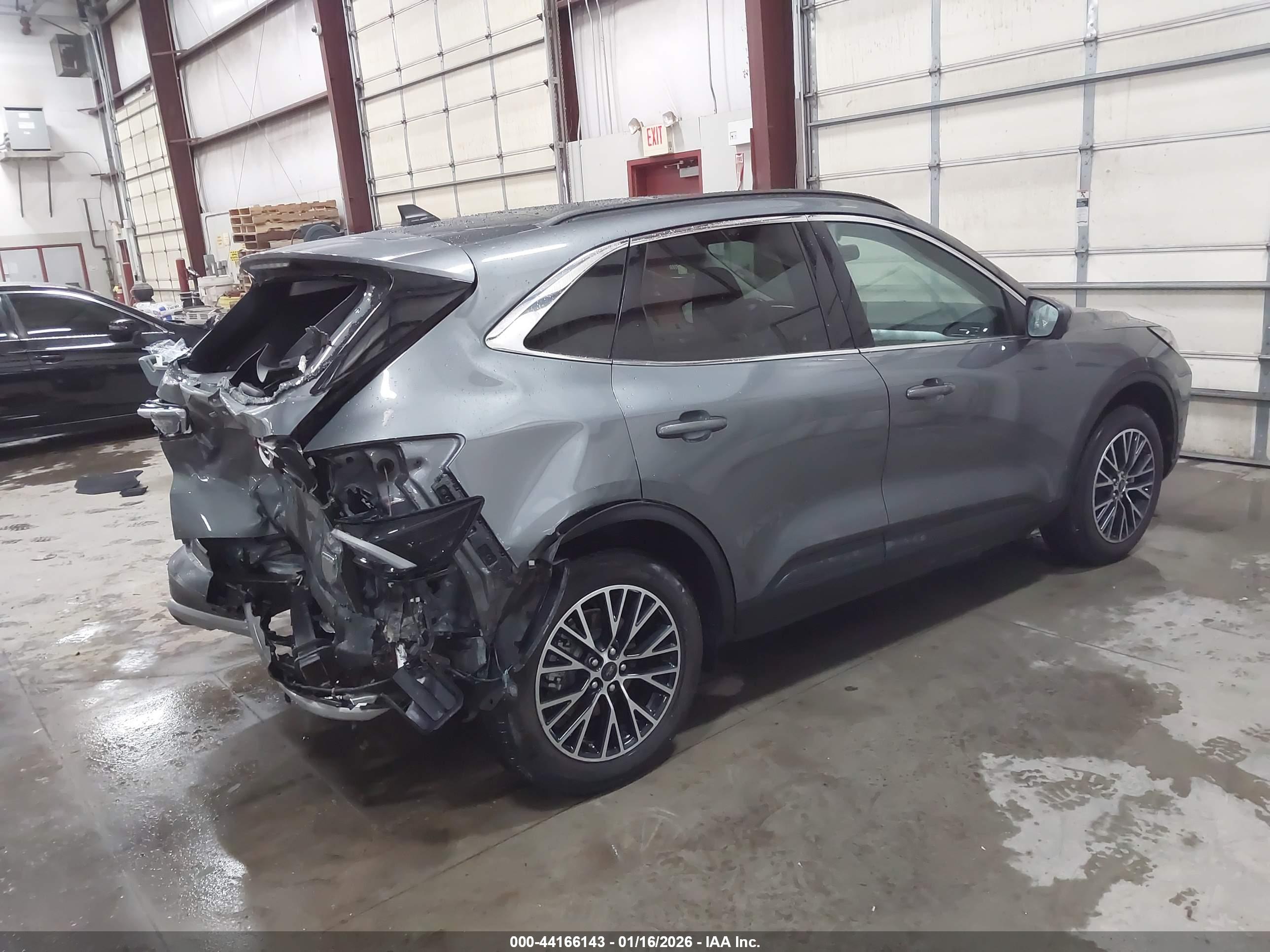 FORD ESCAPE image 4