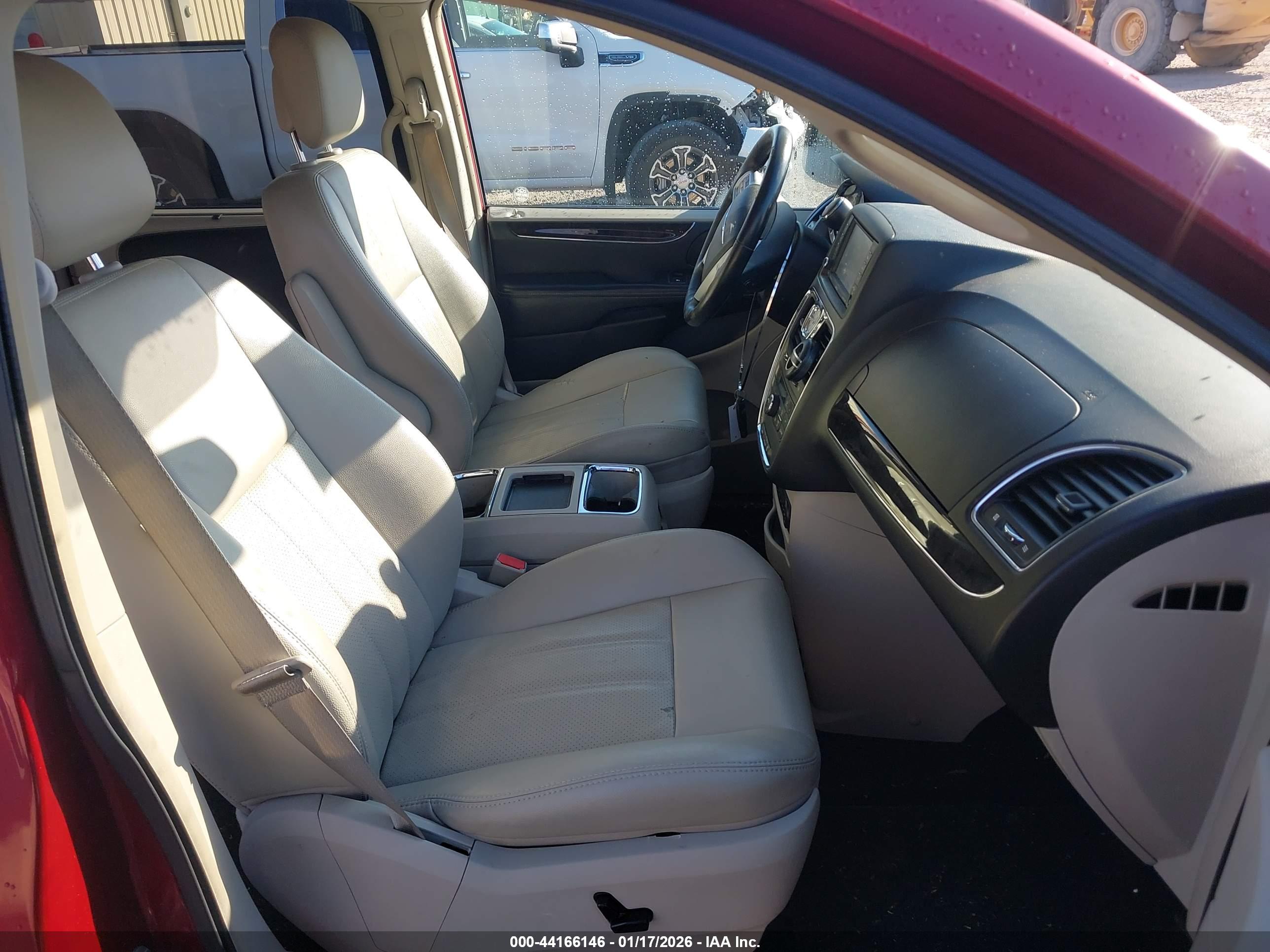 CHRYSLER TOWN image 5