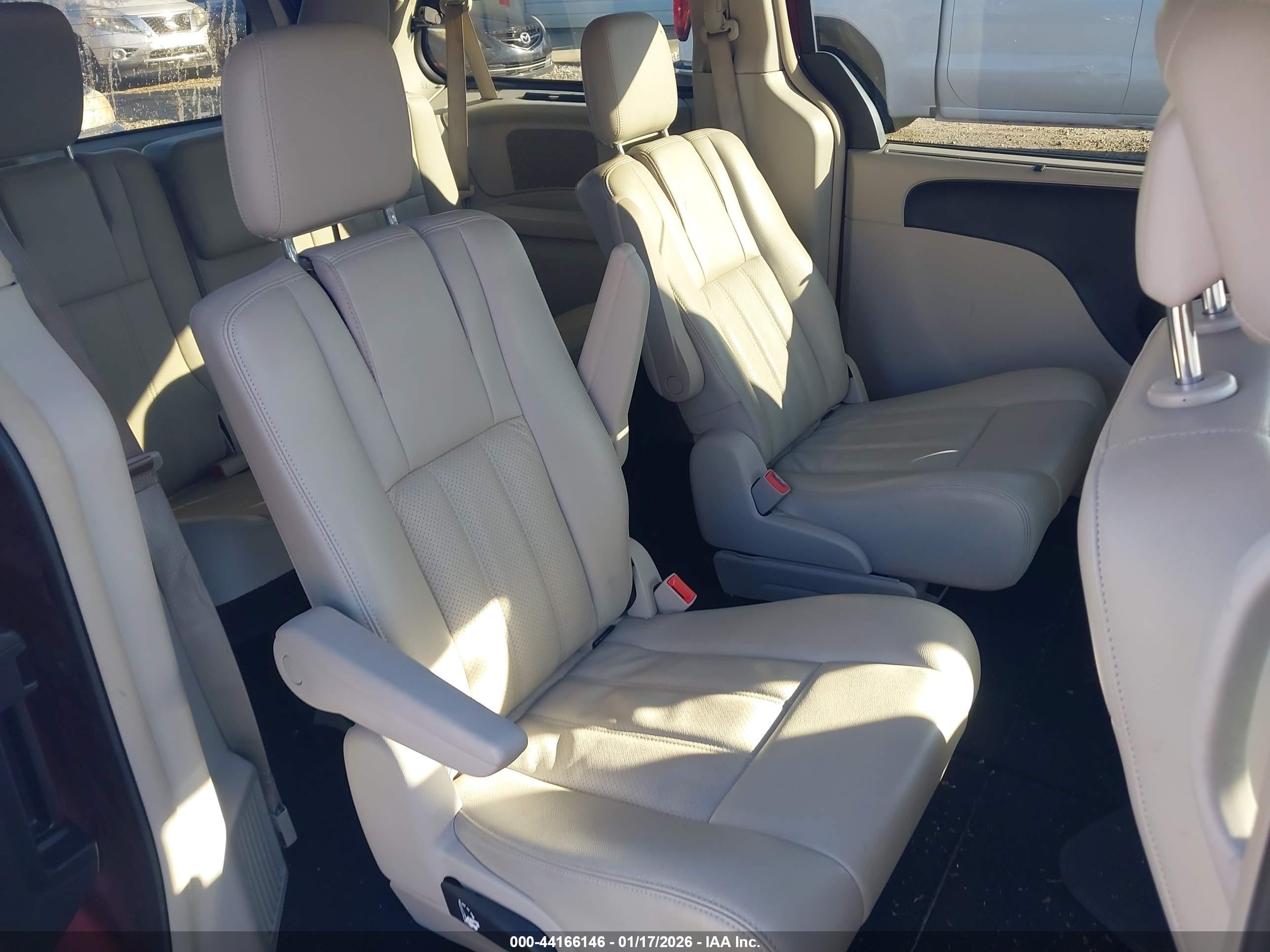 CHRYSLER TOWN image 8