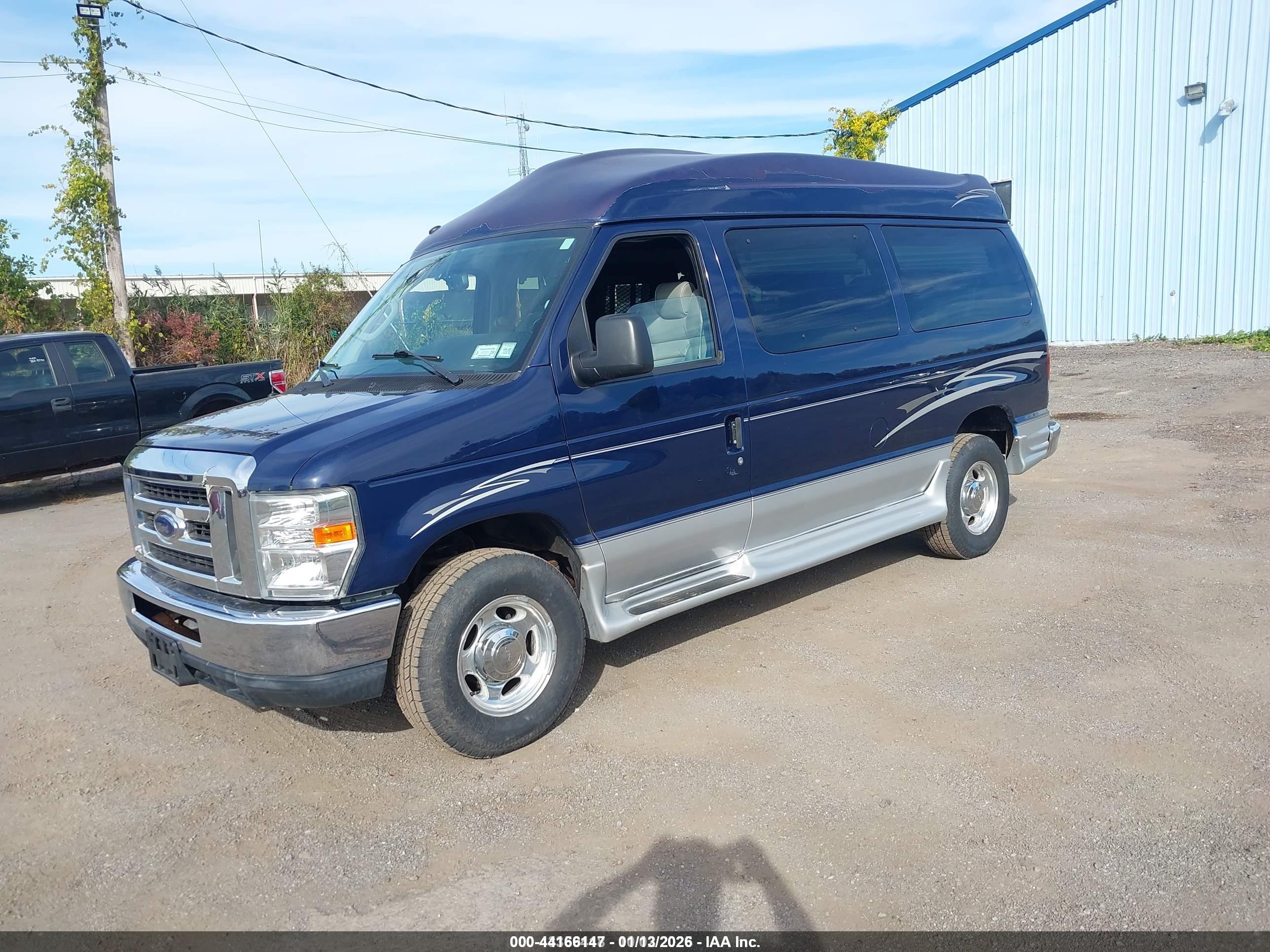 FORD E-250 image 2