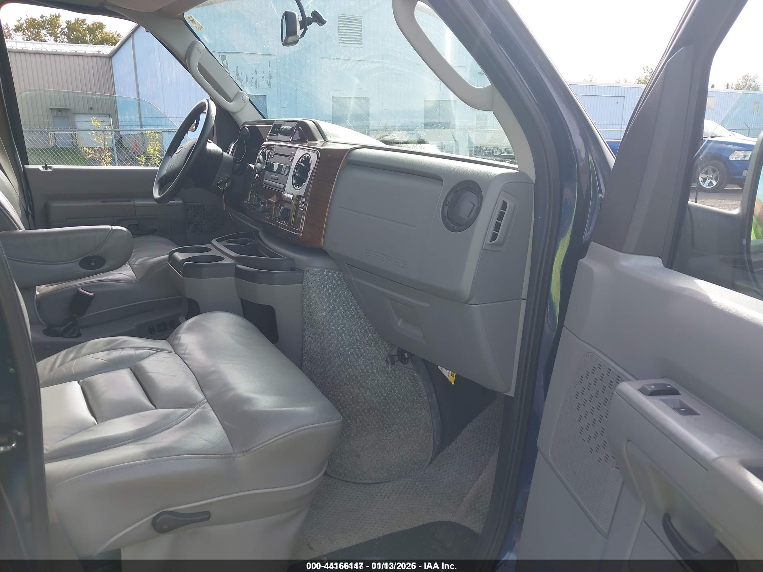 FORD E-250 image 5