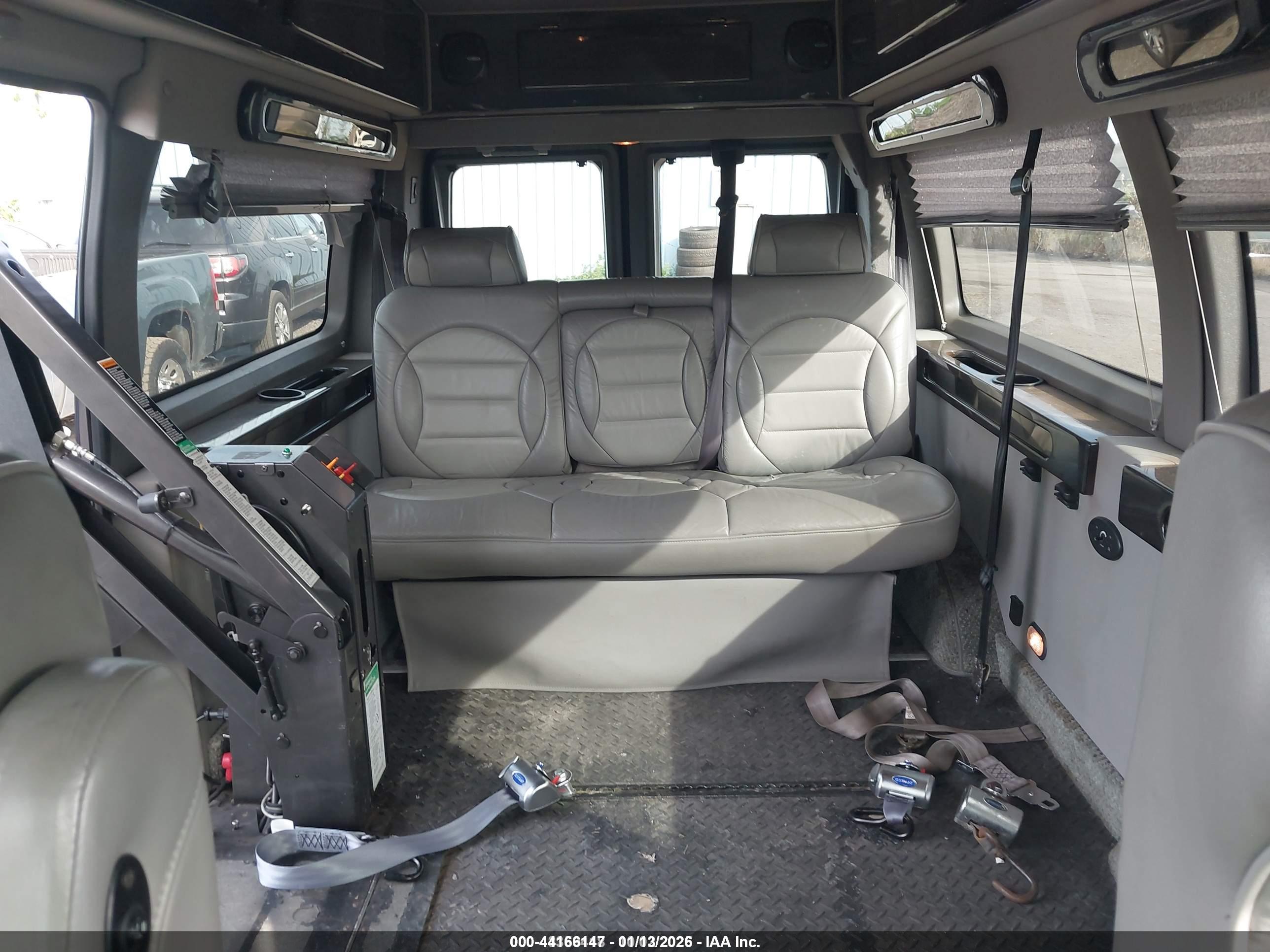 FORD E-250 image 8