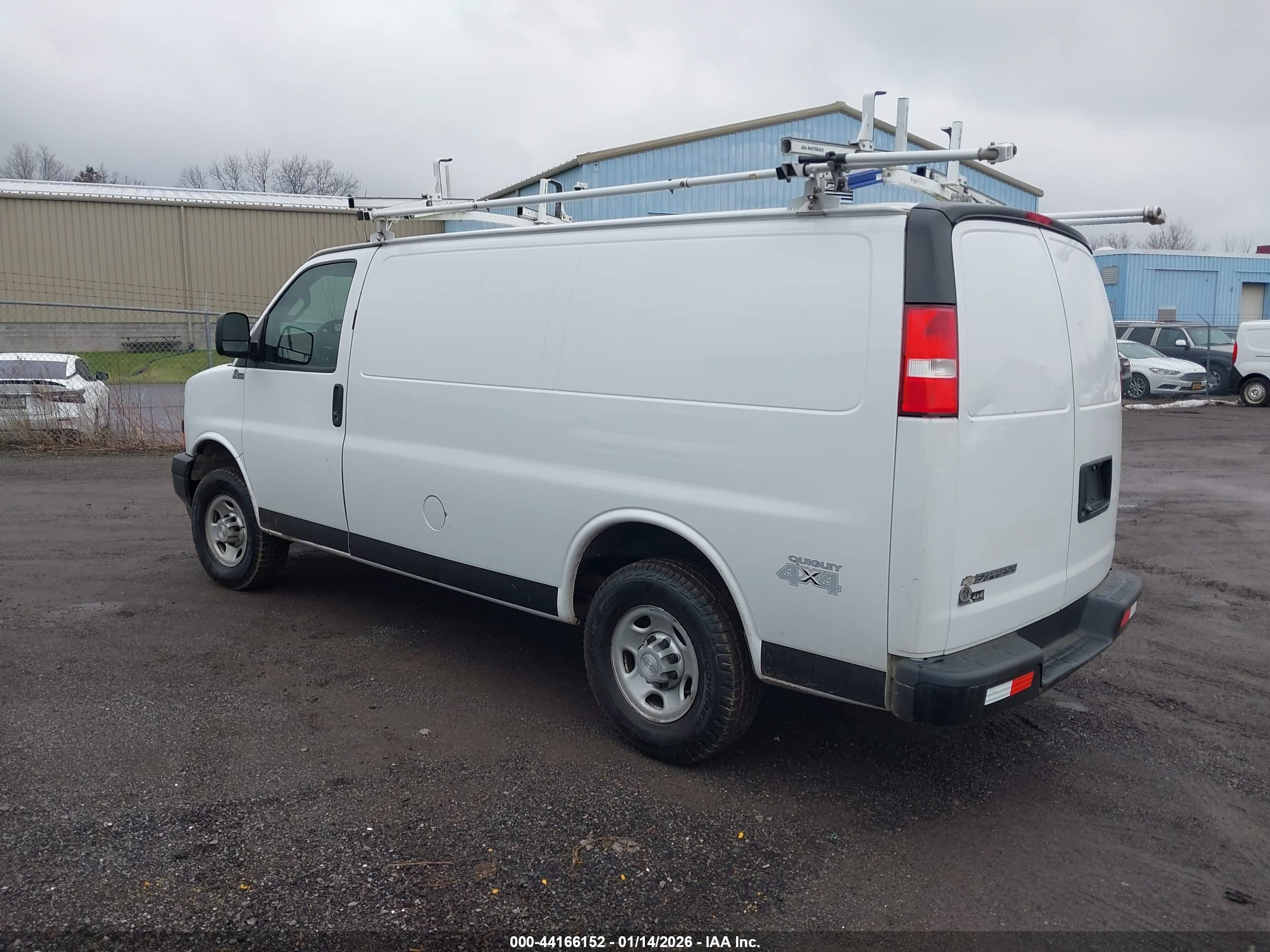 CHEVROLET EXPRESS image 3