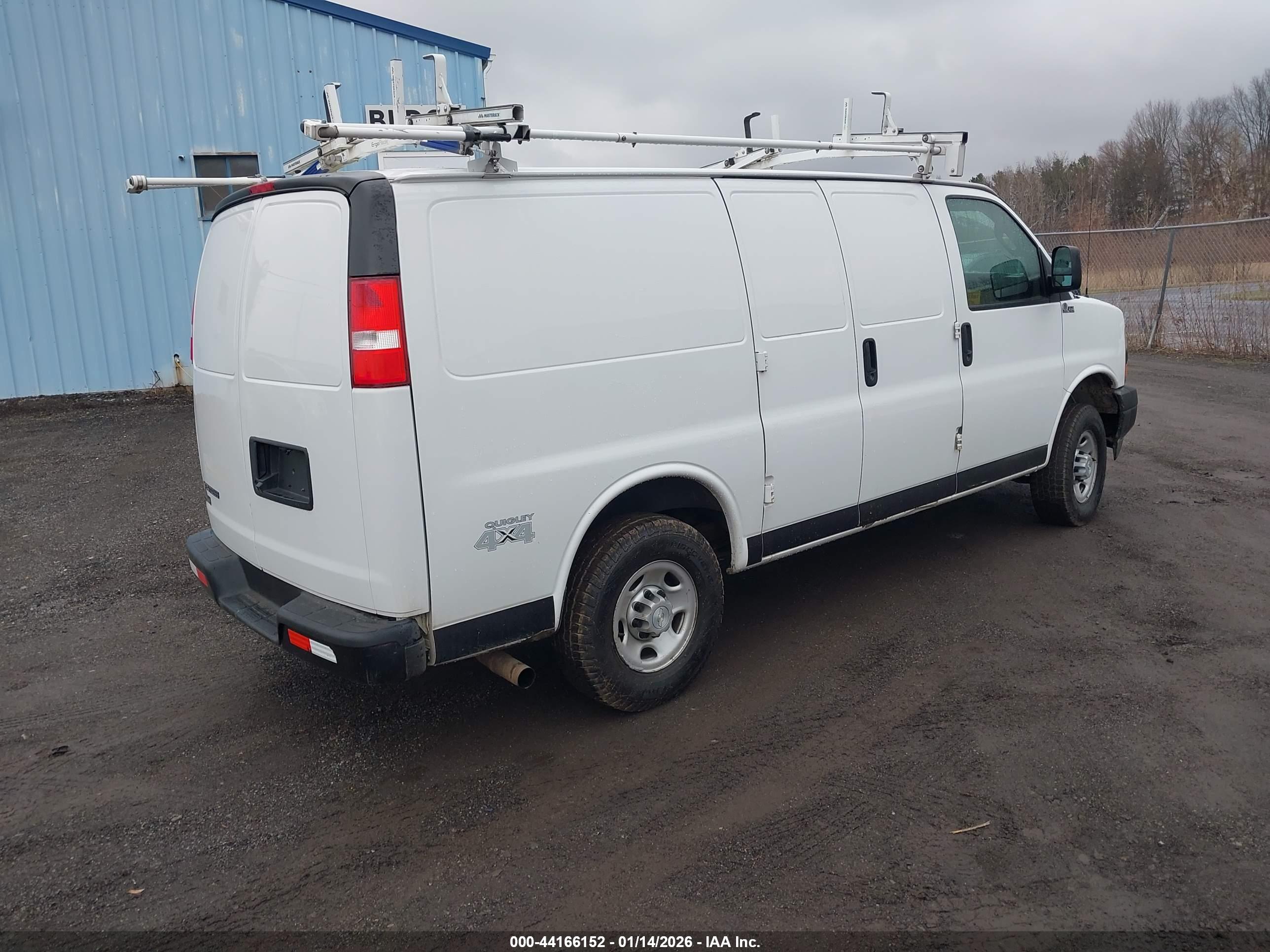 CHEVROLET EXPRESS image 4