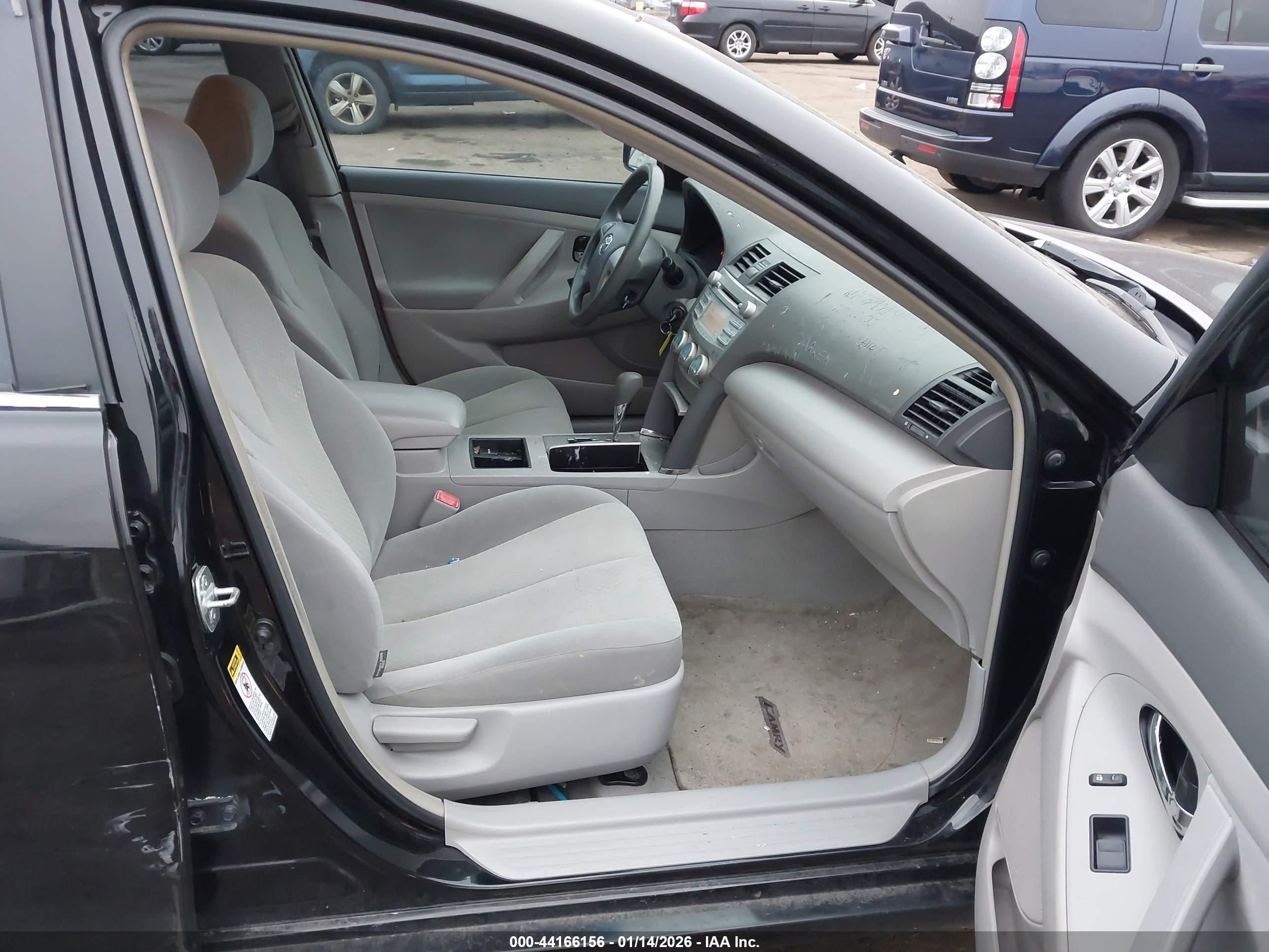 TOYOTA CAMRY image 5