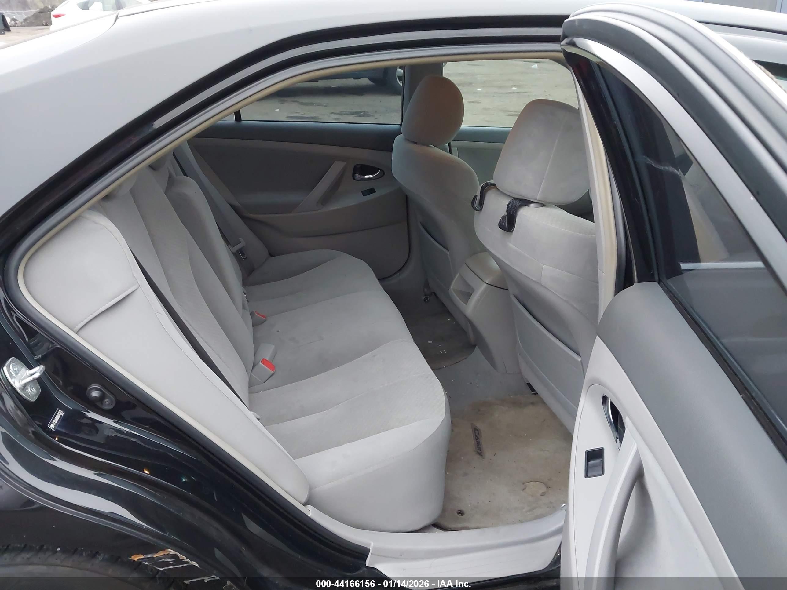 TOYOTA CAMRY image 8