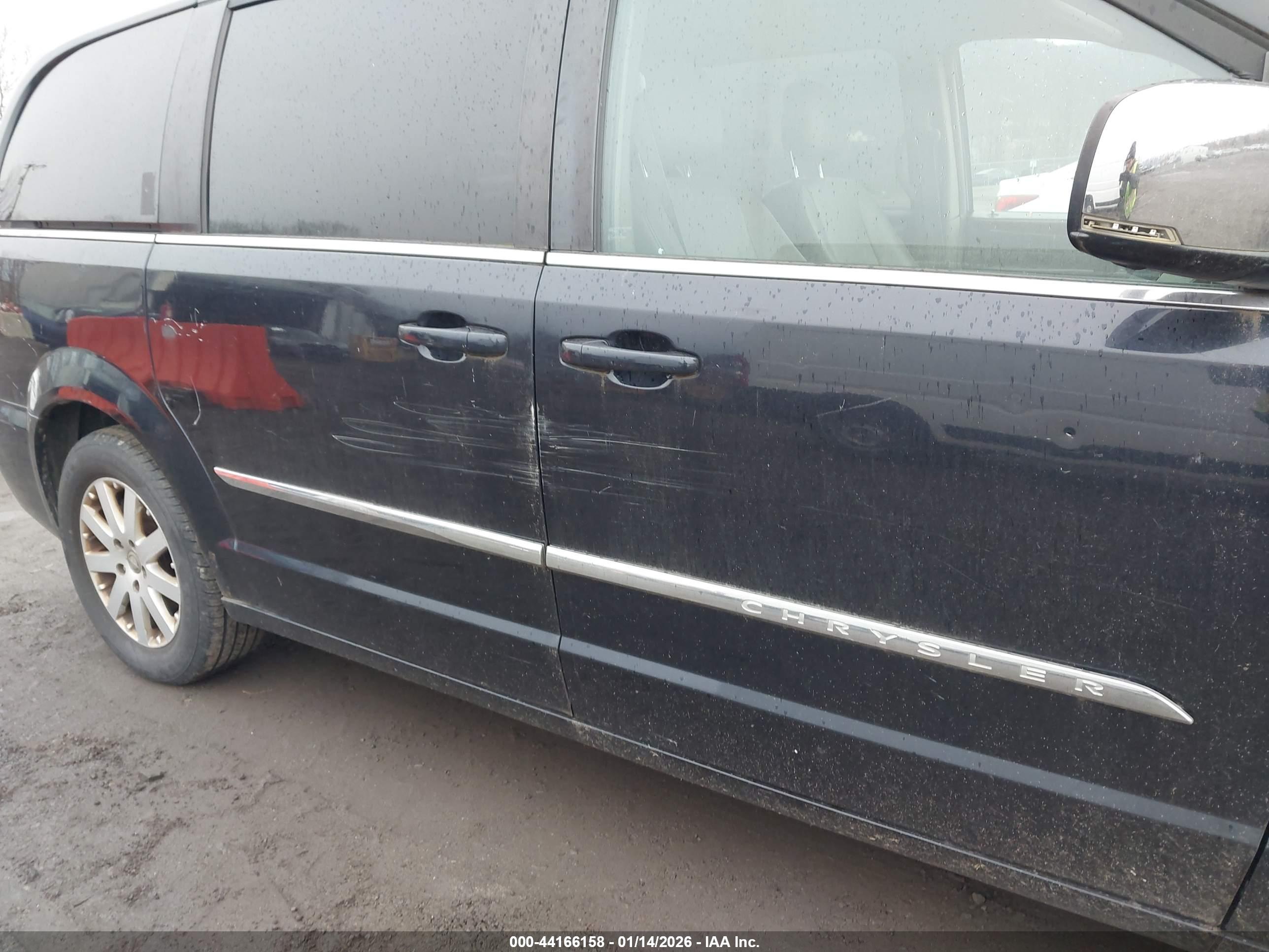 CHRYSLER TOWN image 6