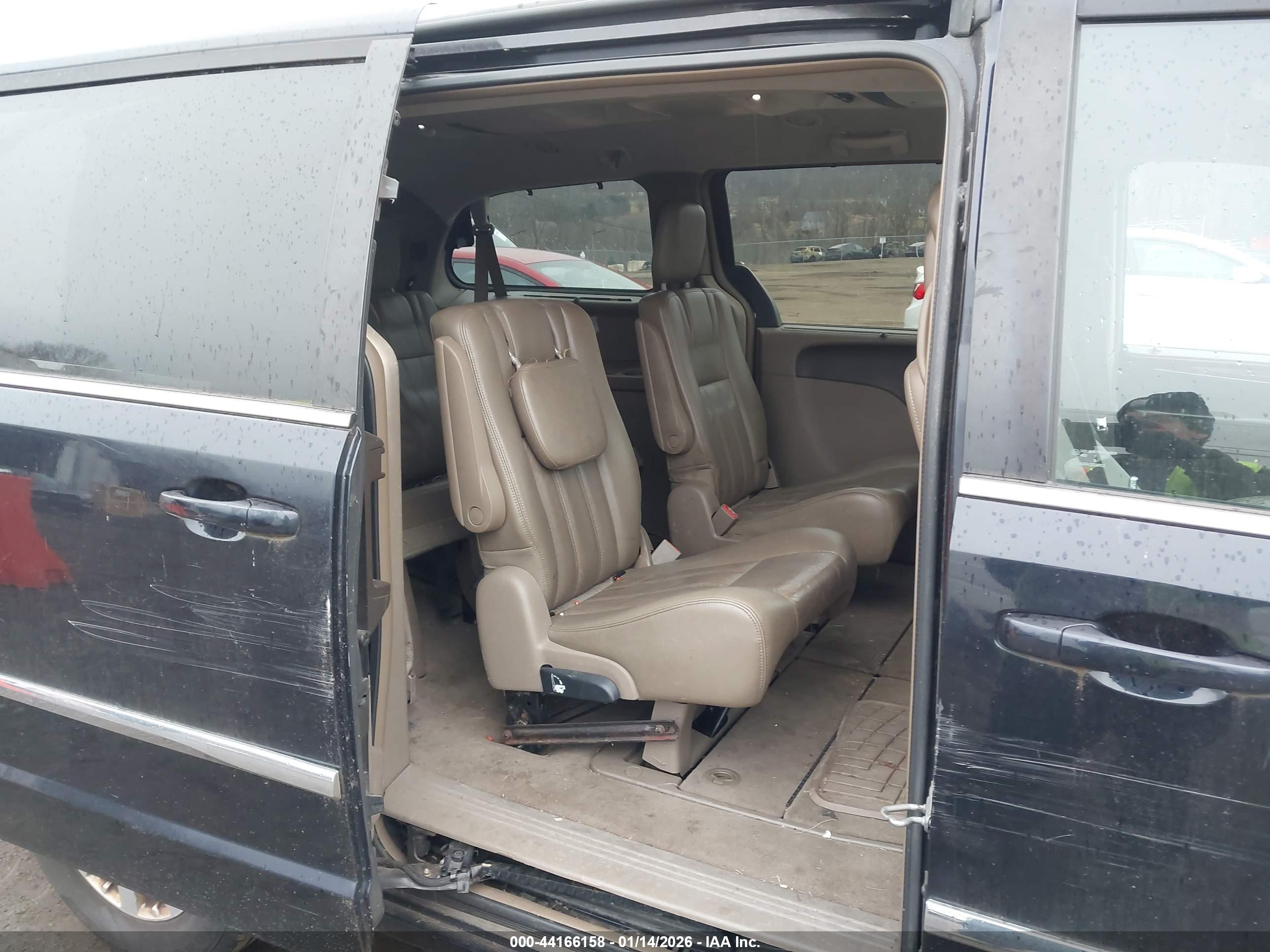 CHRYSLER TOWN image 8
