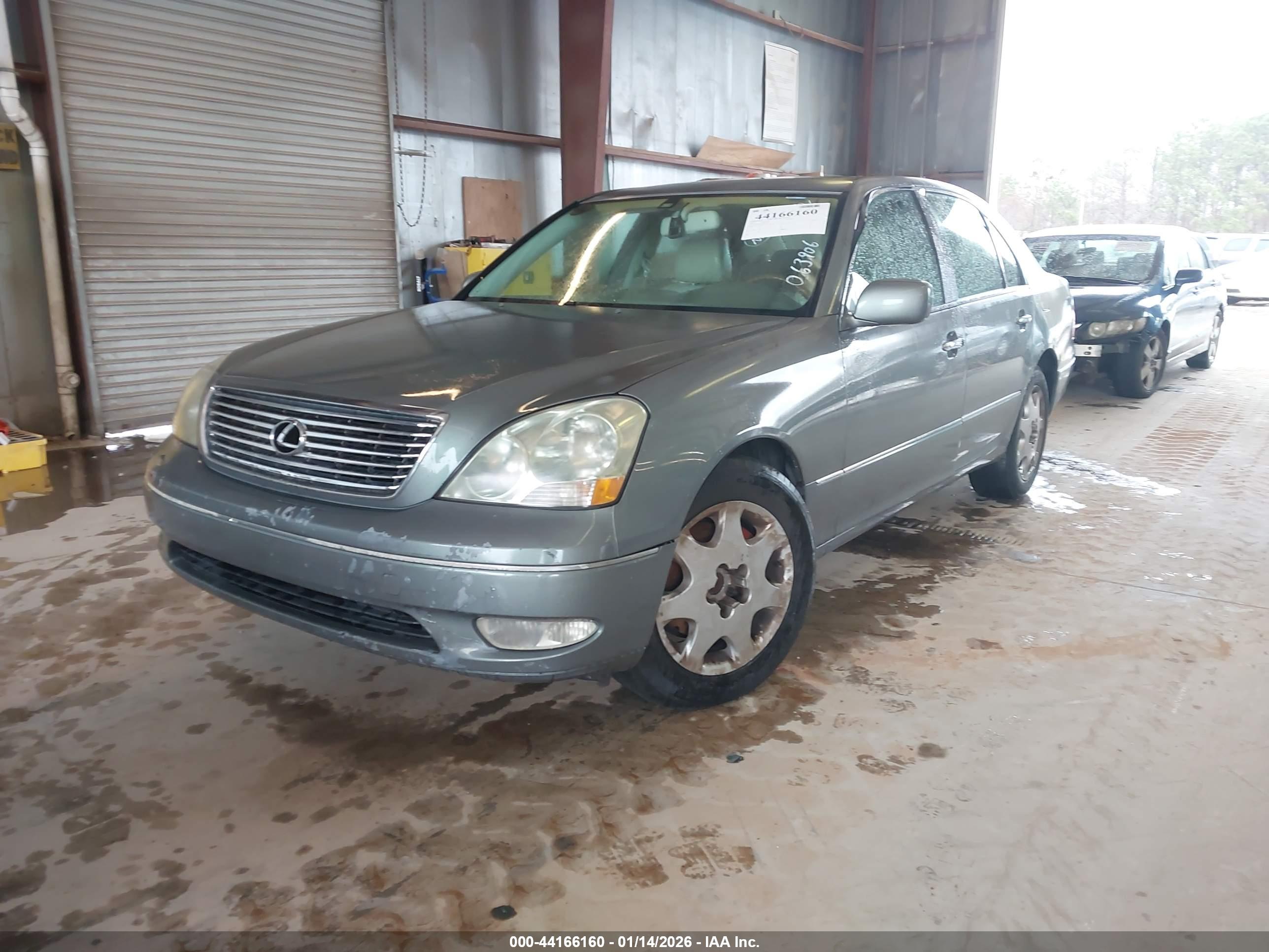 LEXUS LS image 2