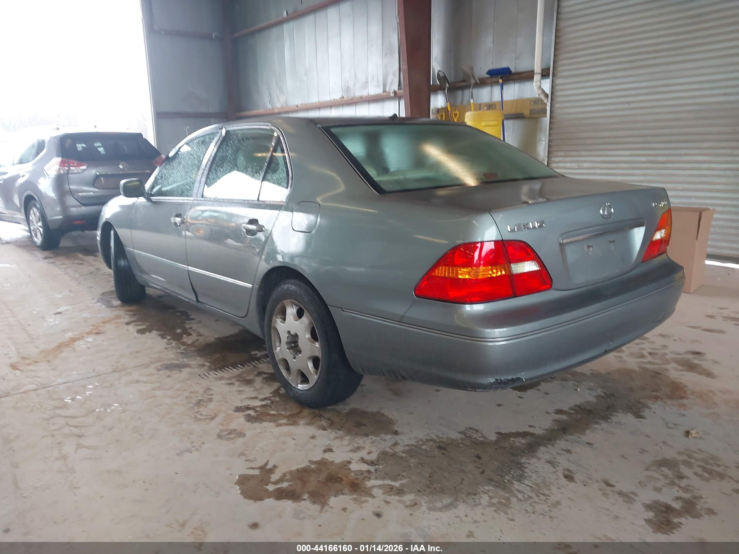 LEXUS LS image 3