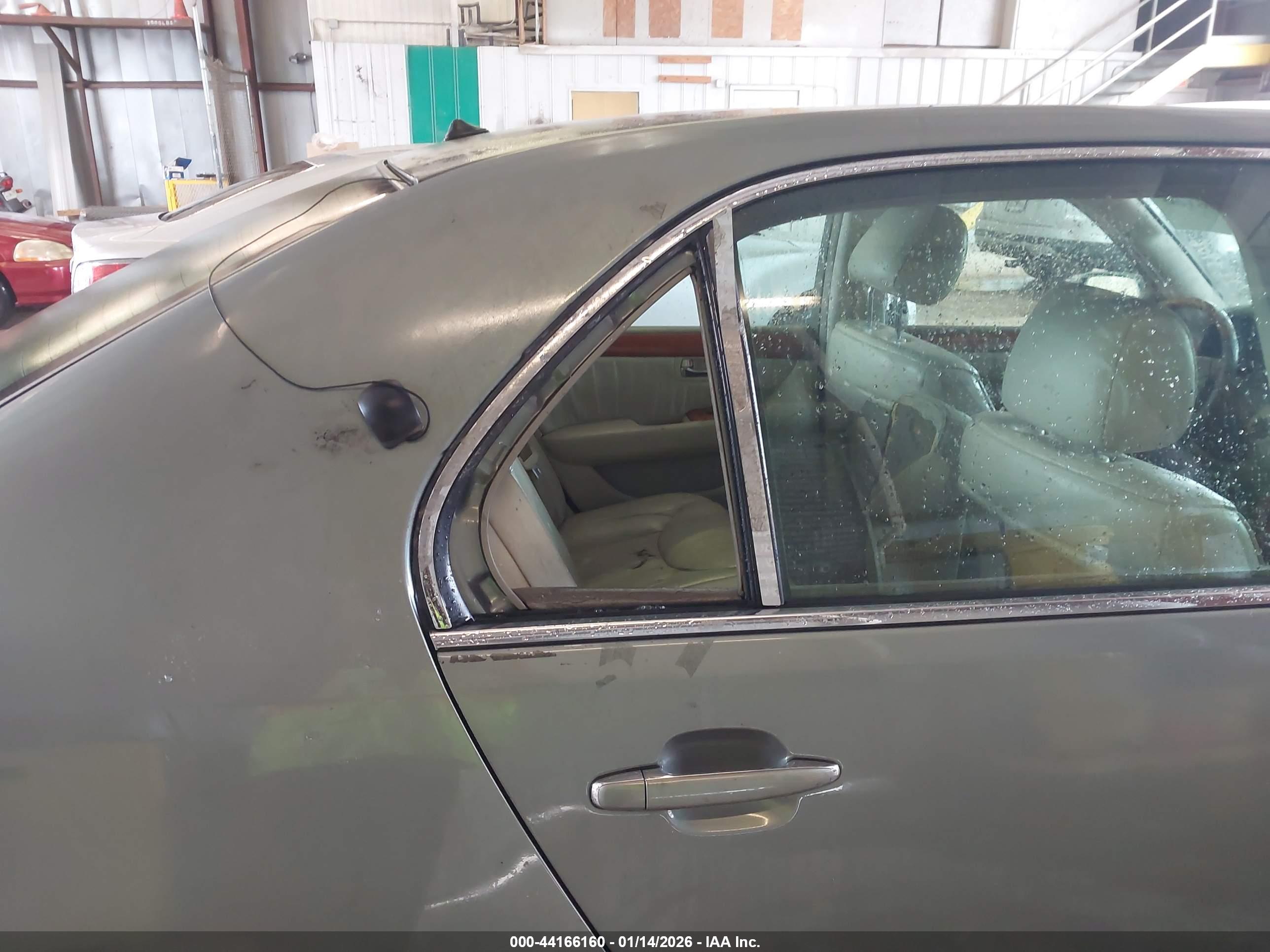 LEXUS LS image 6