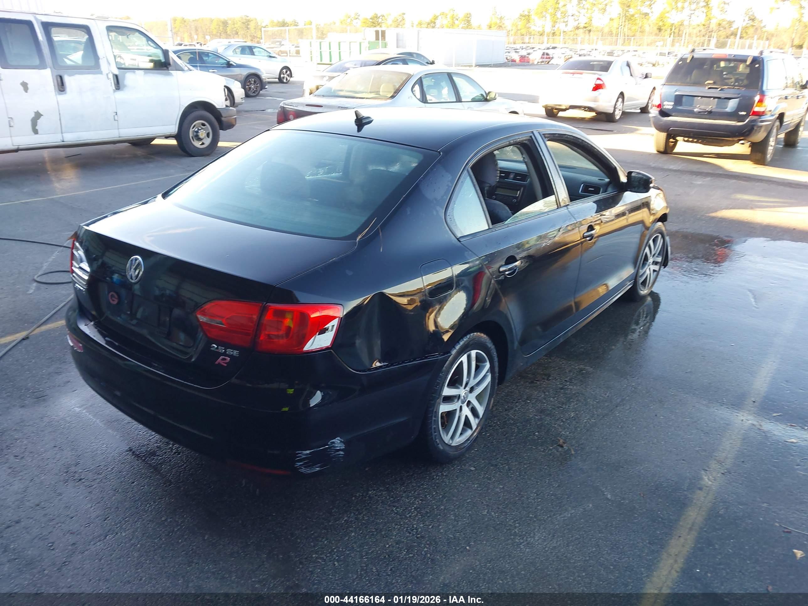 VOLKSWAGEN JETTA image 4