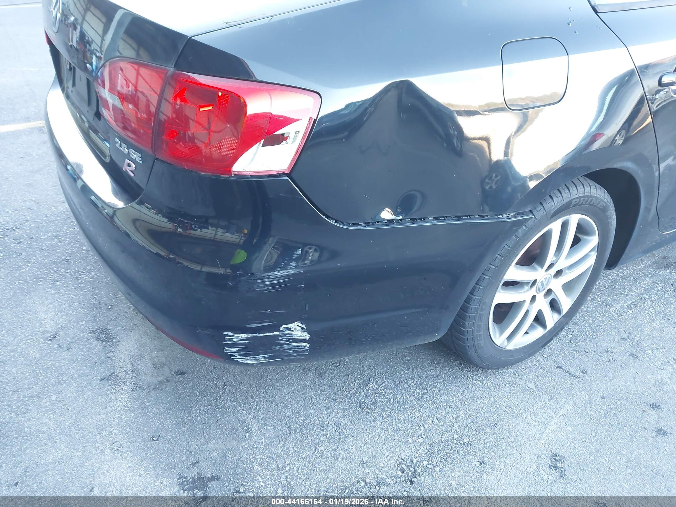 VOLKSWAGEN JETTA image 6