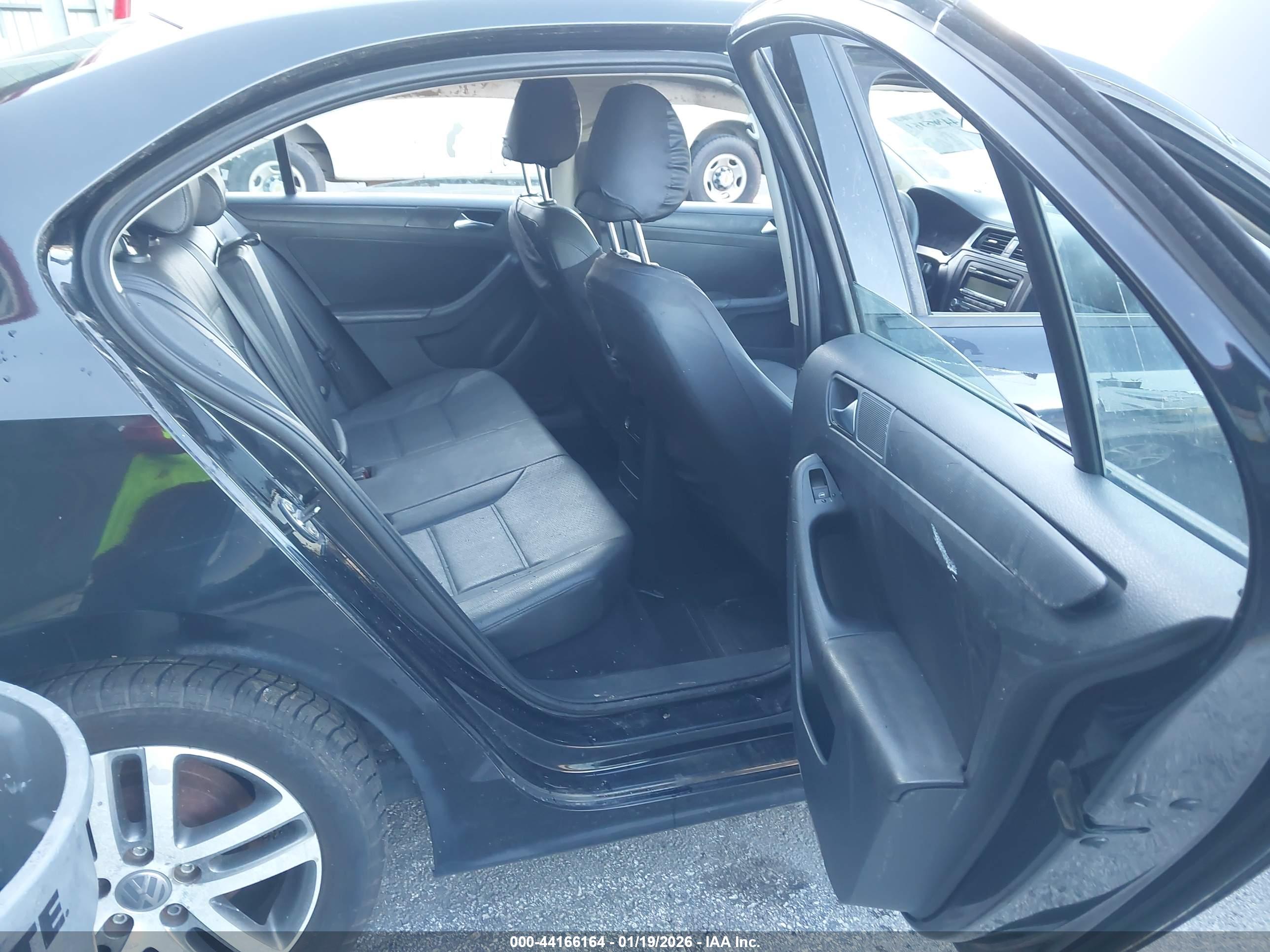 VOLKSWAGEN JETTA image 8