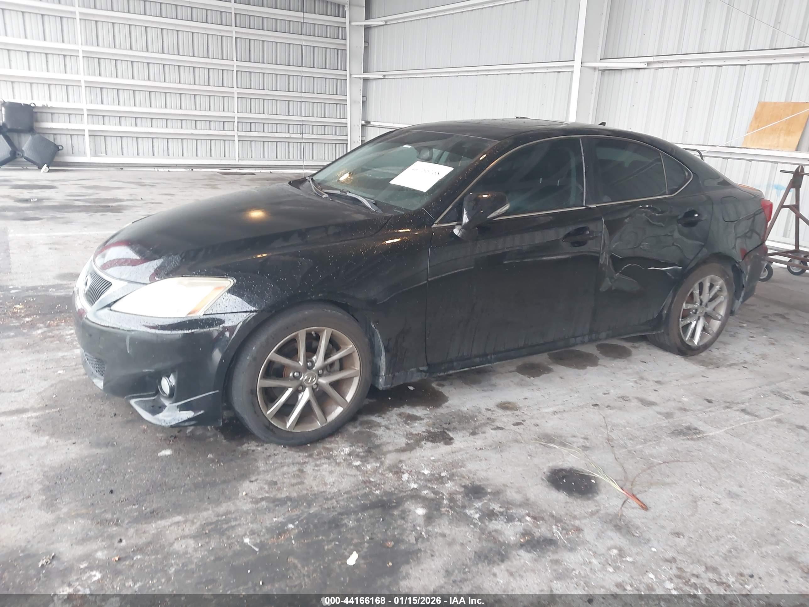 LEXUS IS image 2