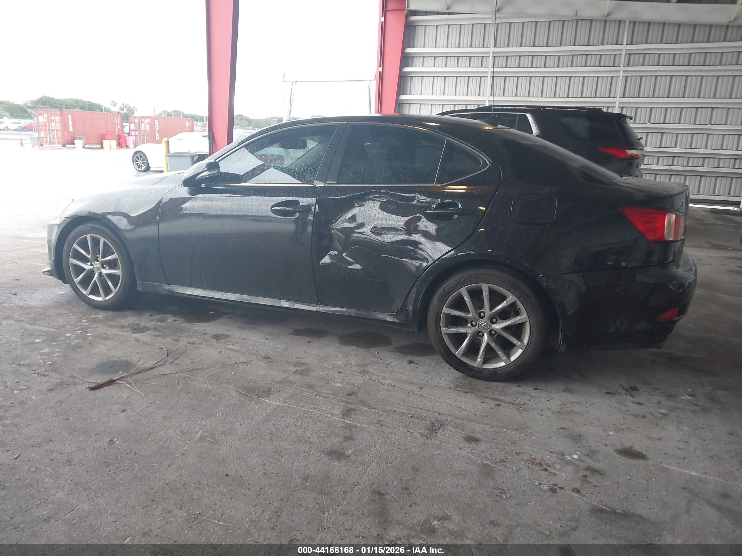 LEXUS IS image 3