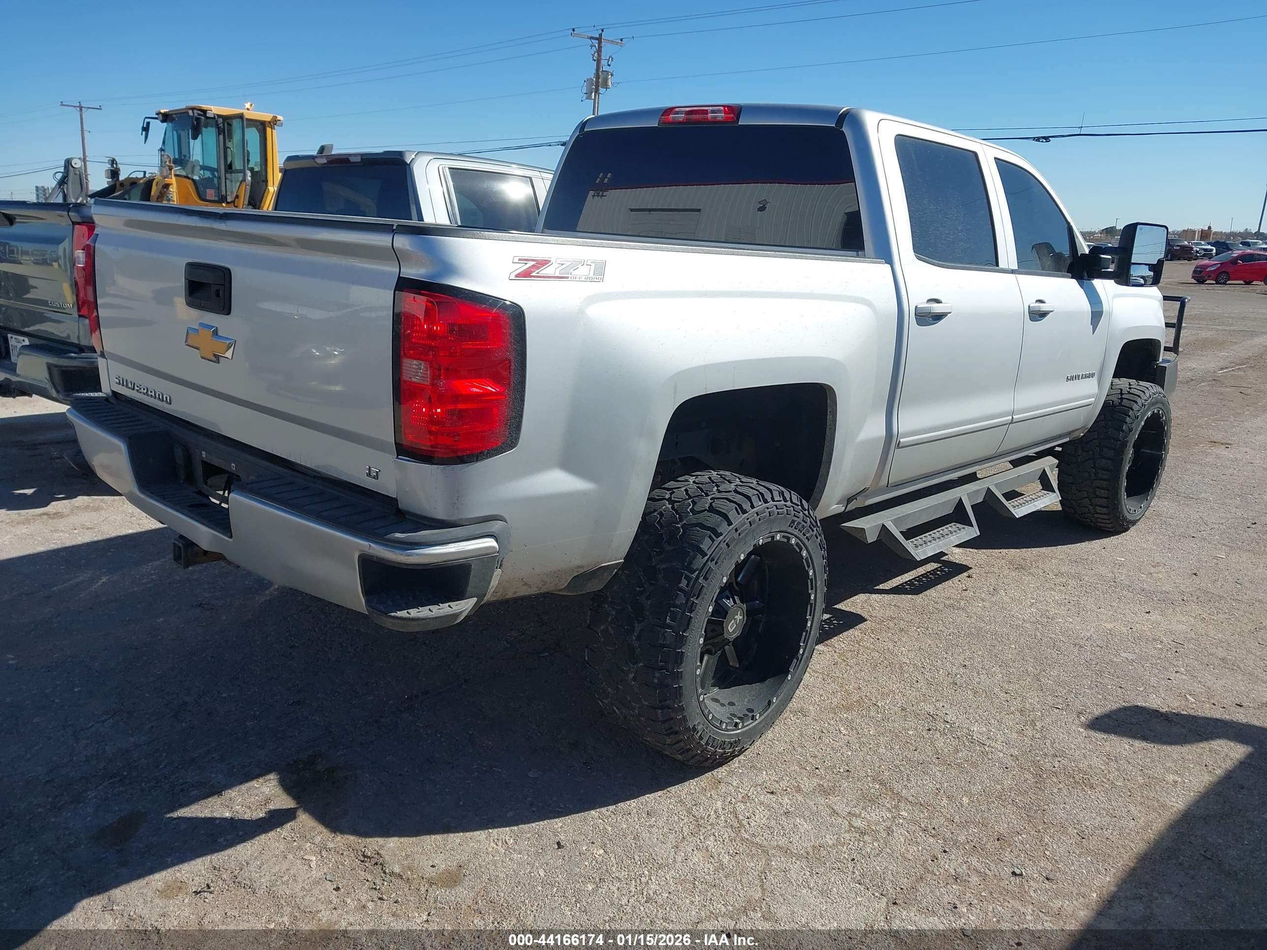 CHEVROLET SILVERADO image 4