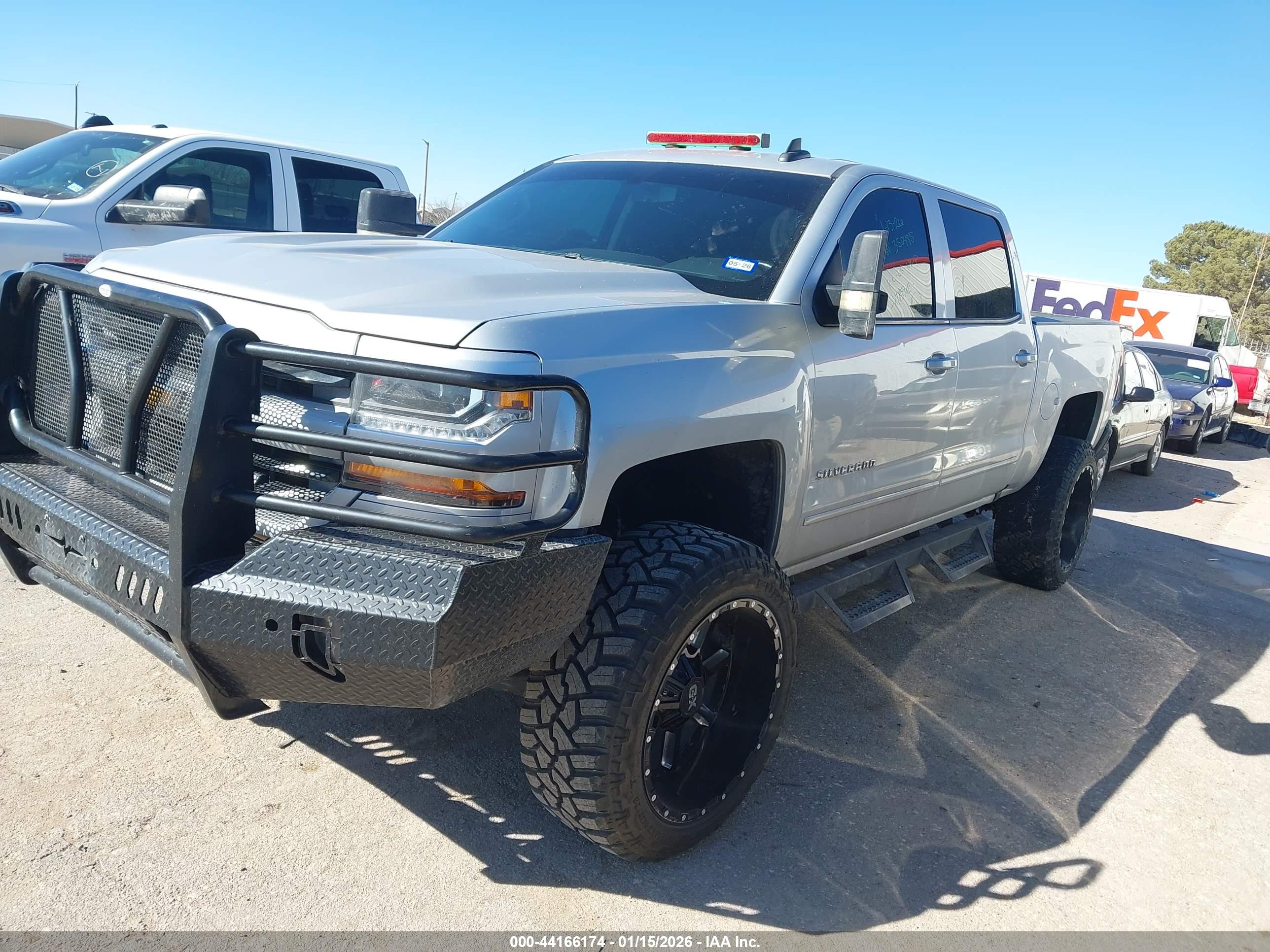 CHEVROLET SILVERADO image 6