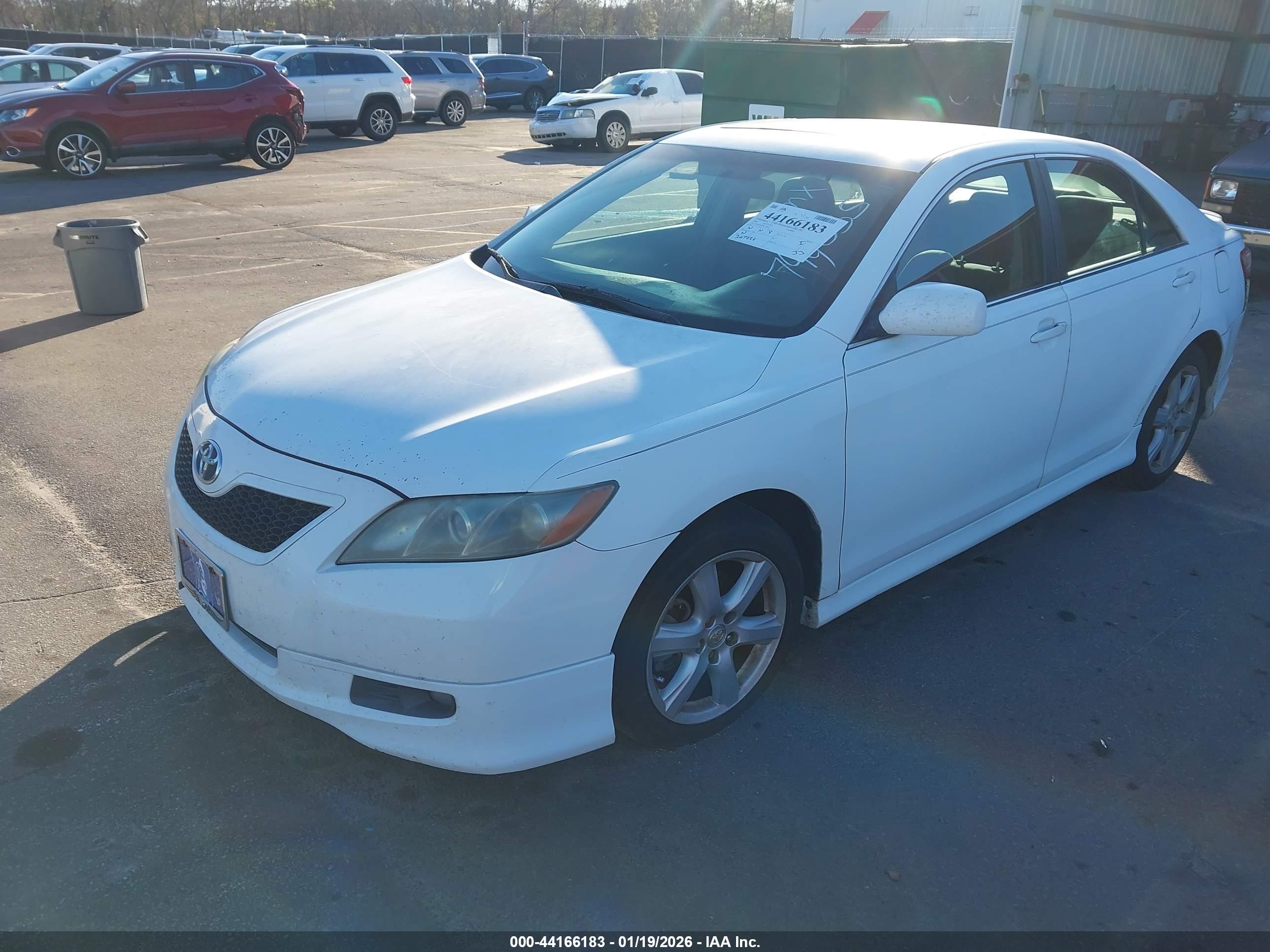 TOYOTA CAMRY image 2