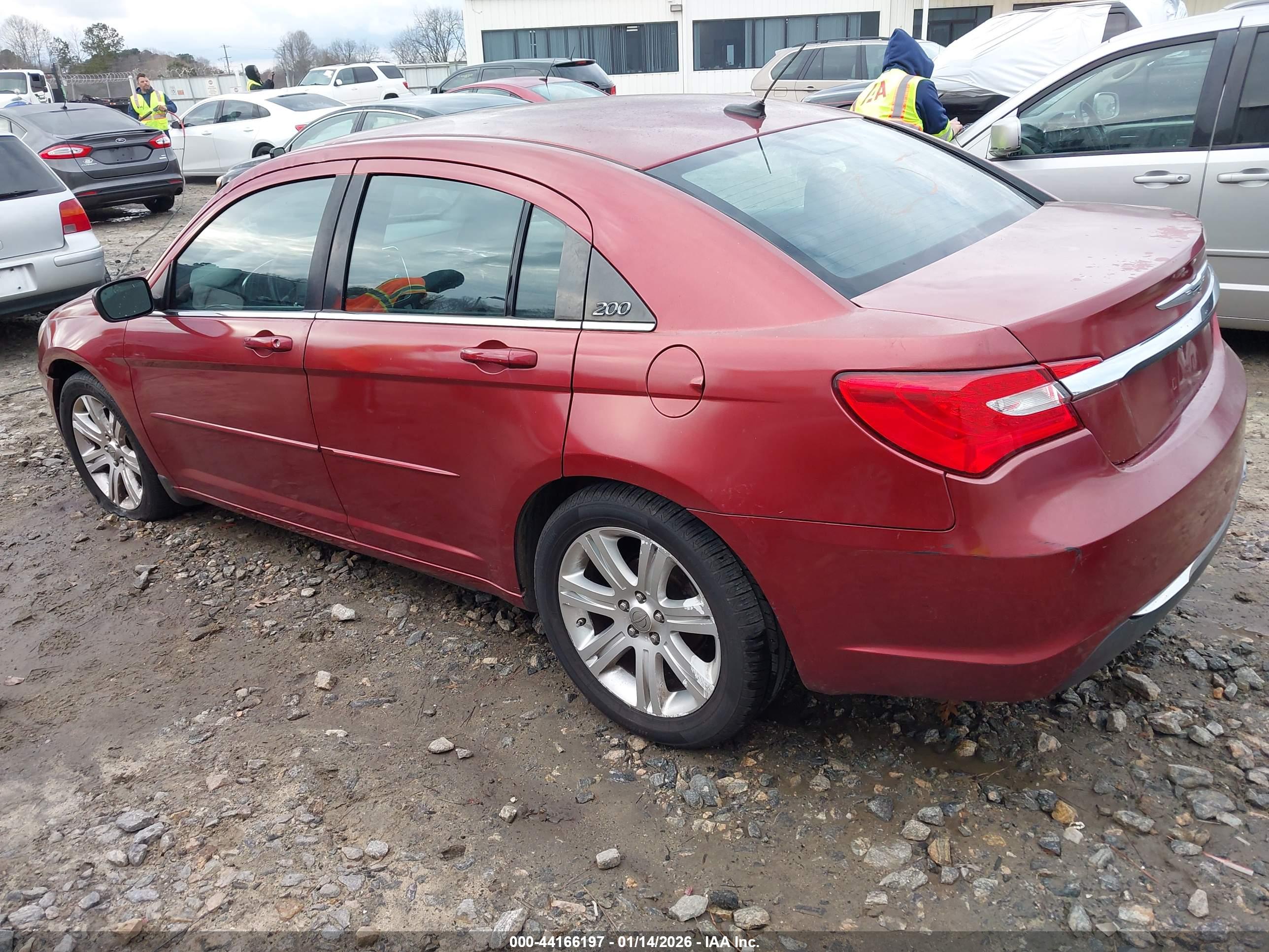 CHRYSLER 200 image 3
