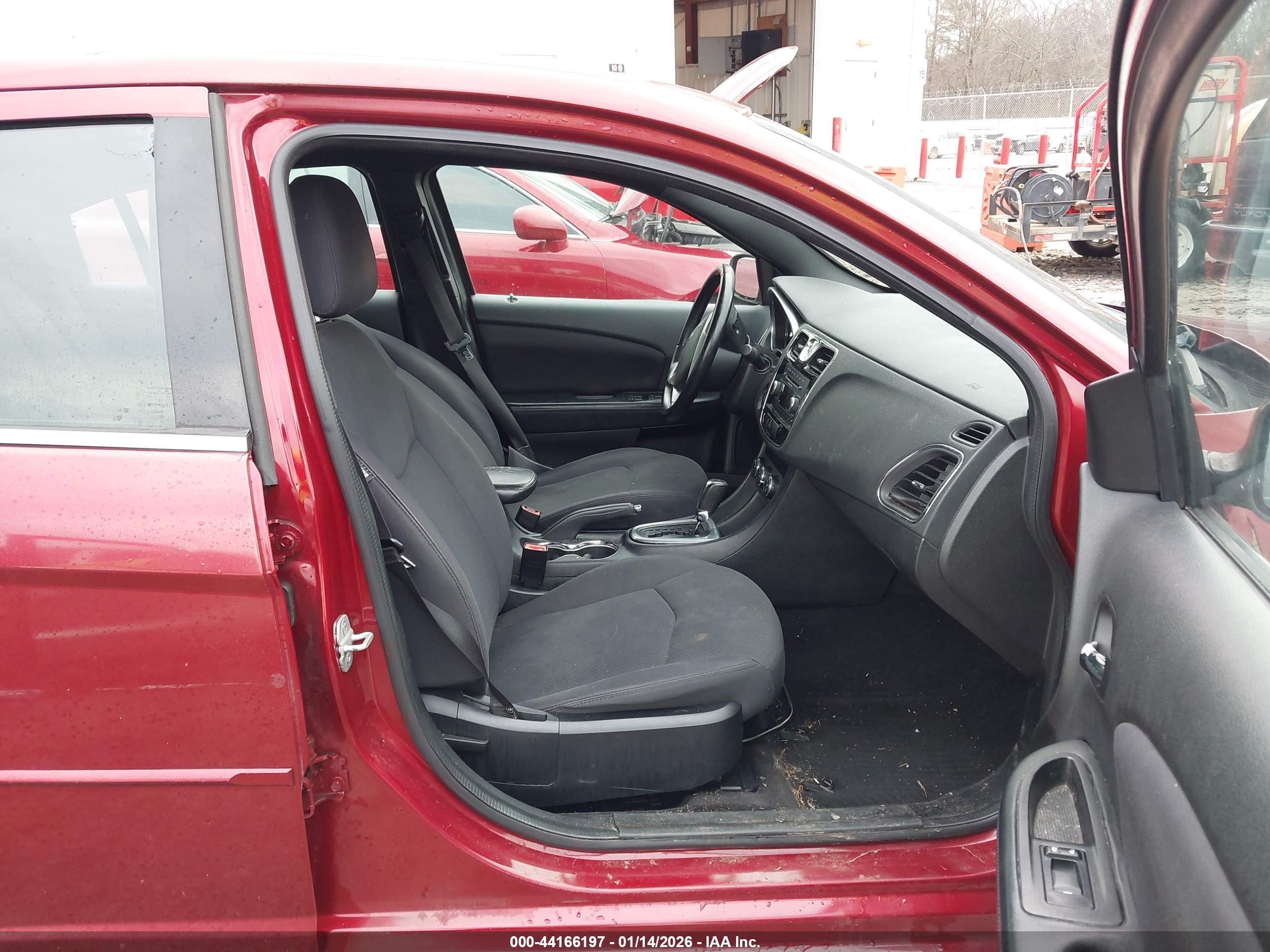 CHRYSLER 200 image 5
