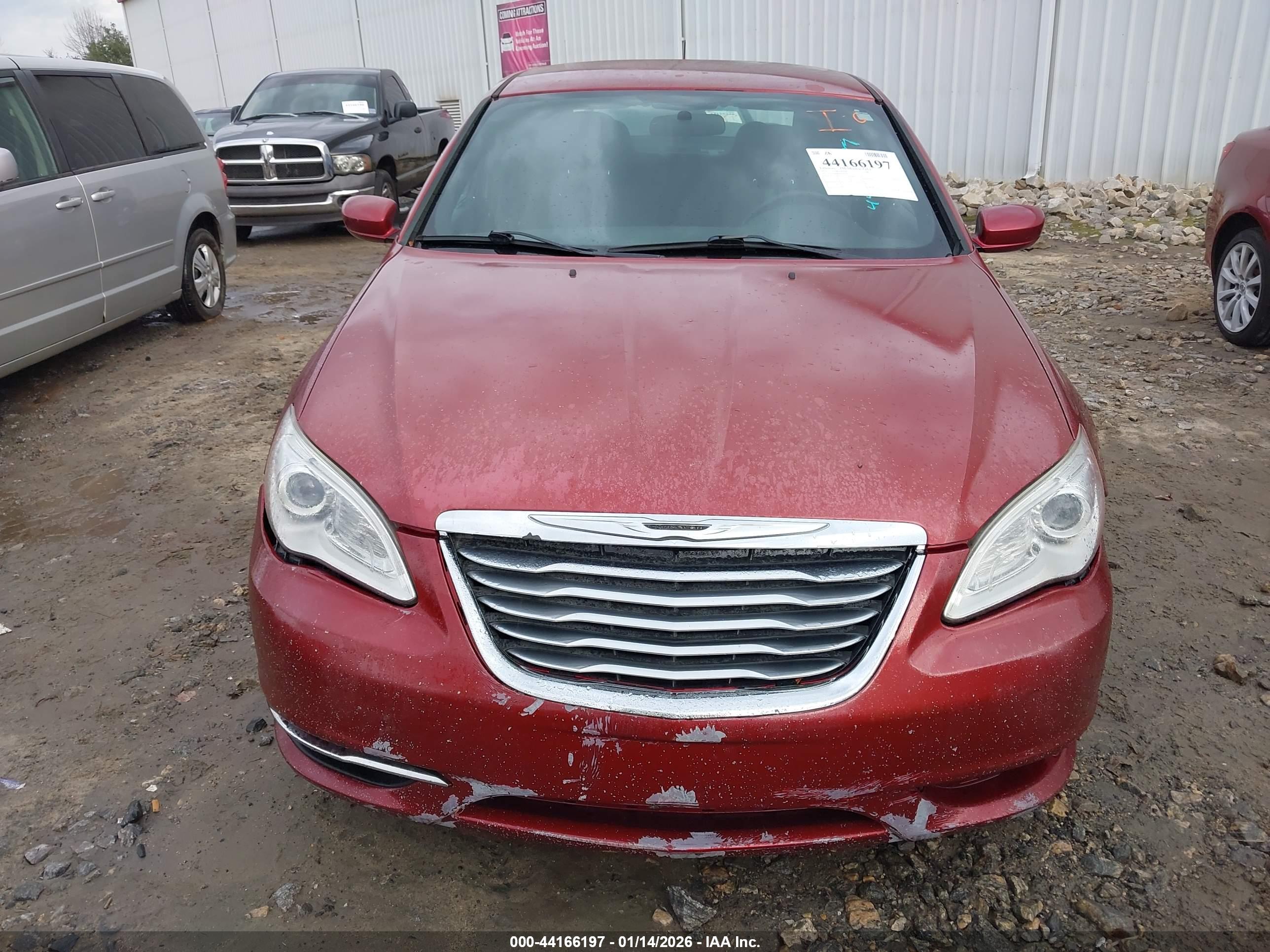CHRYSLER 200 image 6