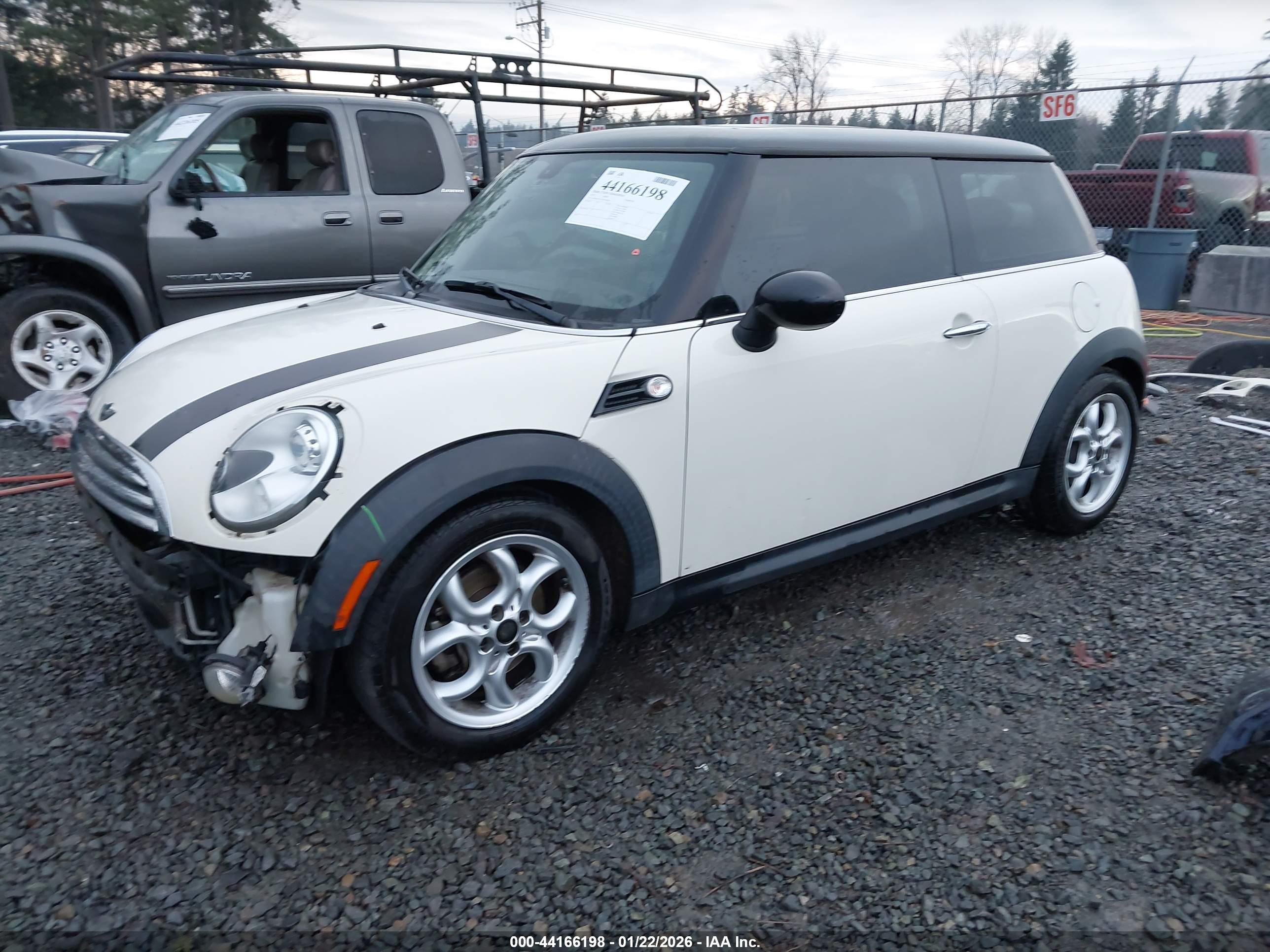 MINI COOPER image 2