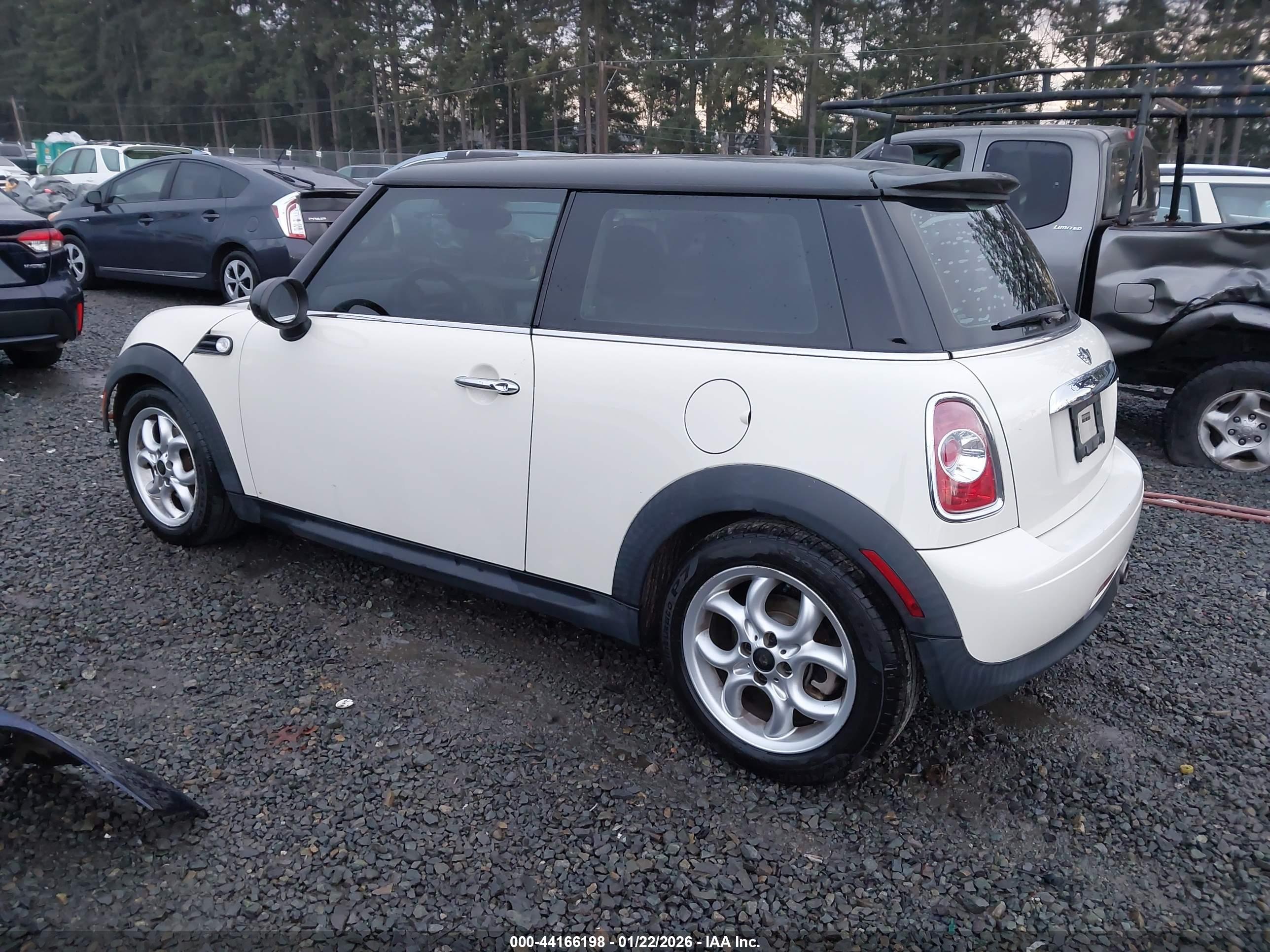 MINI COOPER image 3