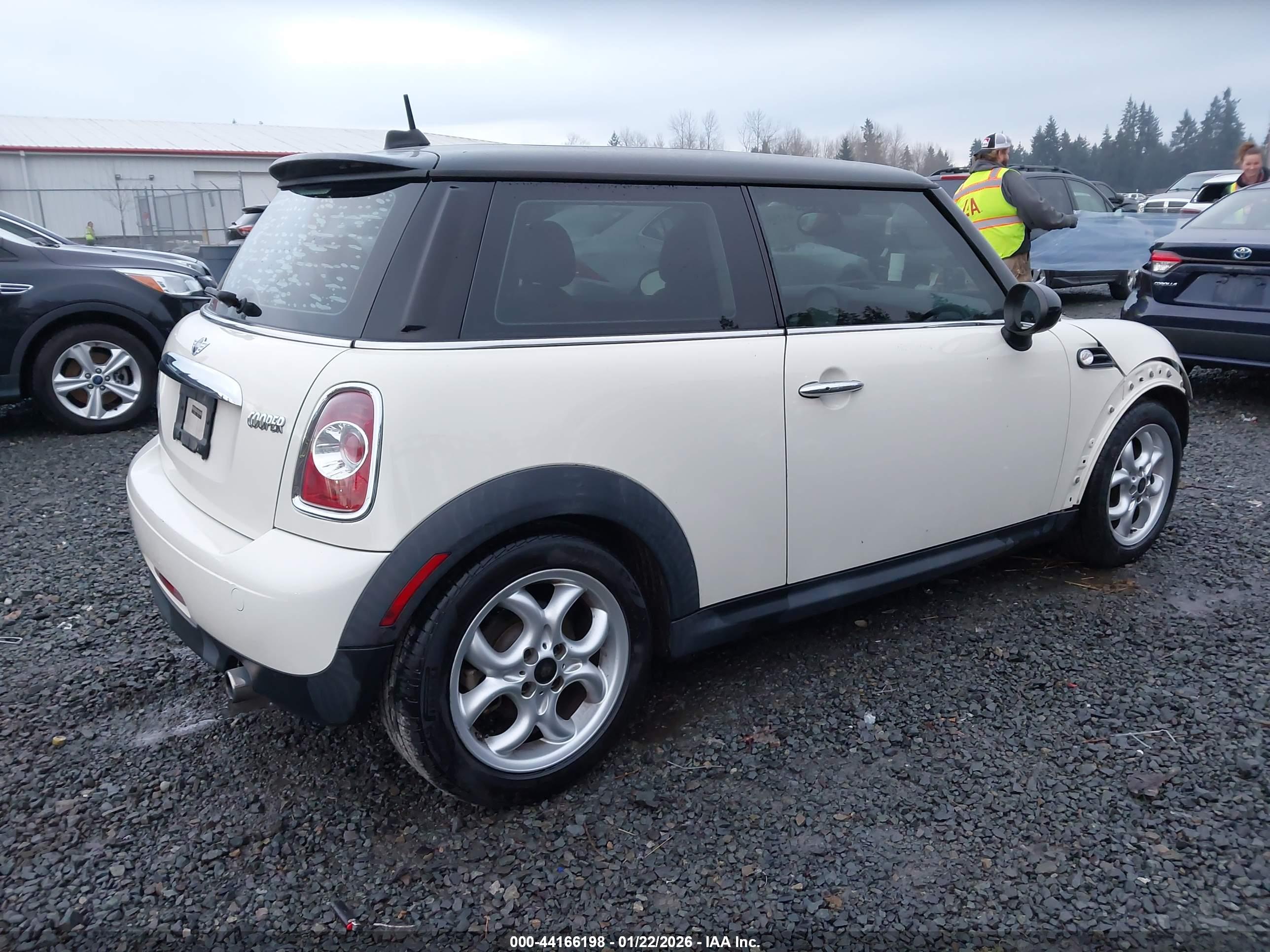MINI COOPER image 4