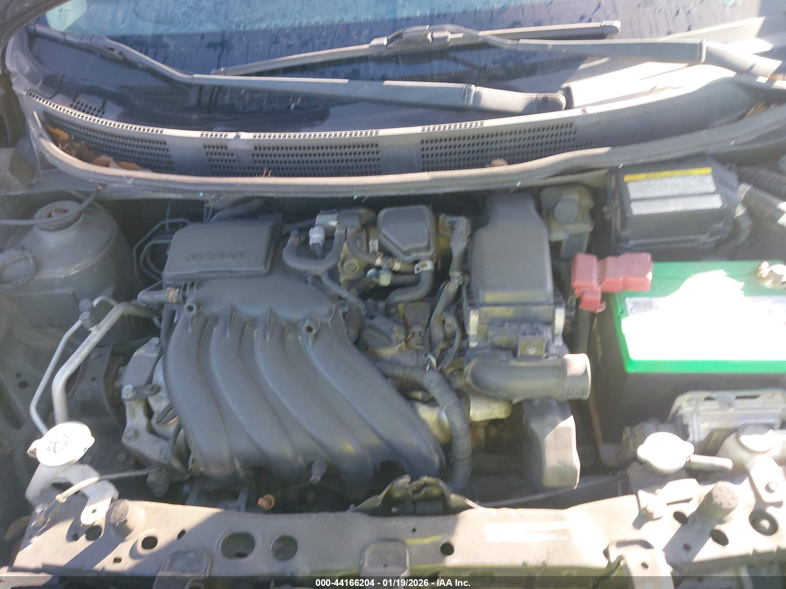 NISSAN VERSA image 10