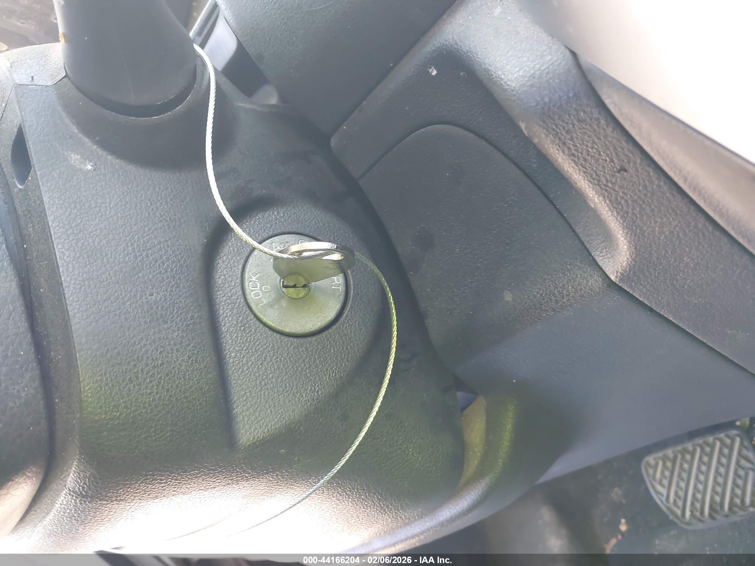 NISSAN VERSA image 11