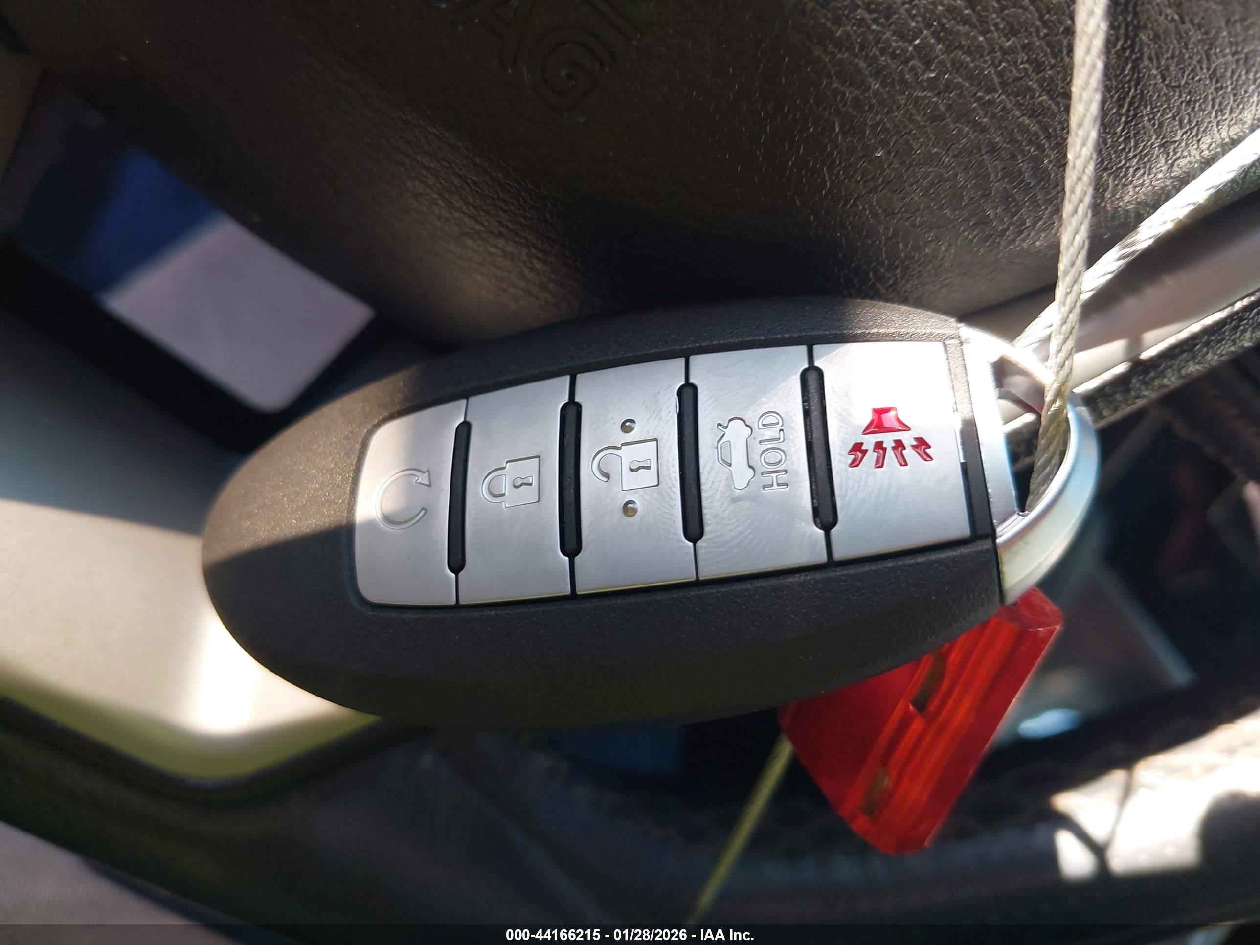 NISSAN MAXIMA image 11