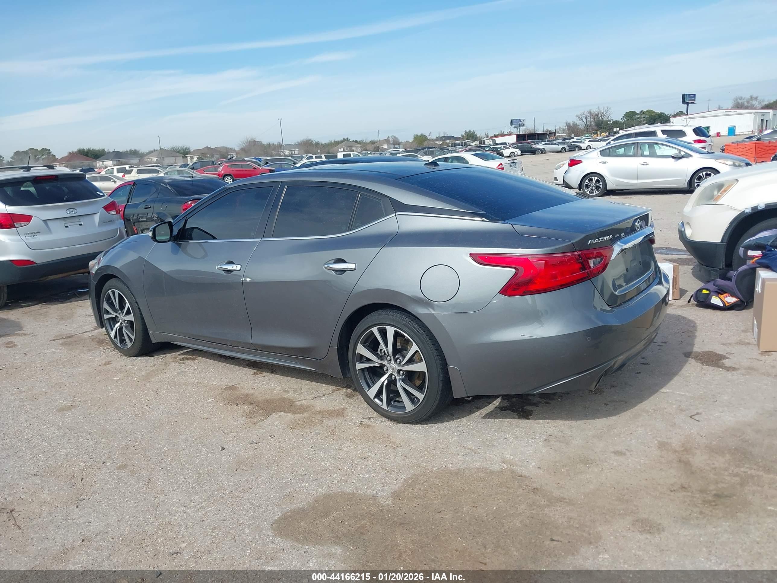 NISSAN MAXIMA image 3