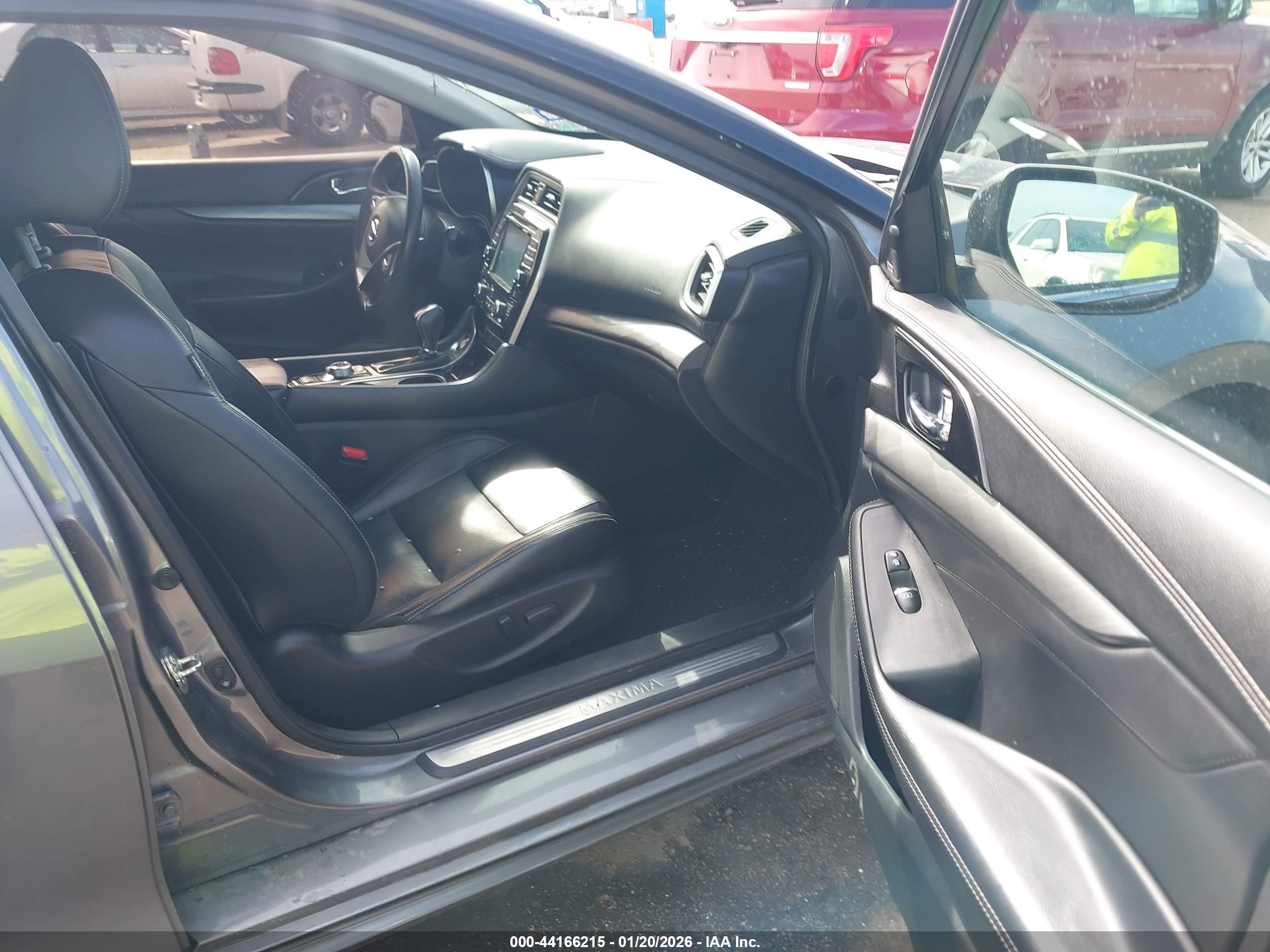 NISSAN MAXIMA image 5