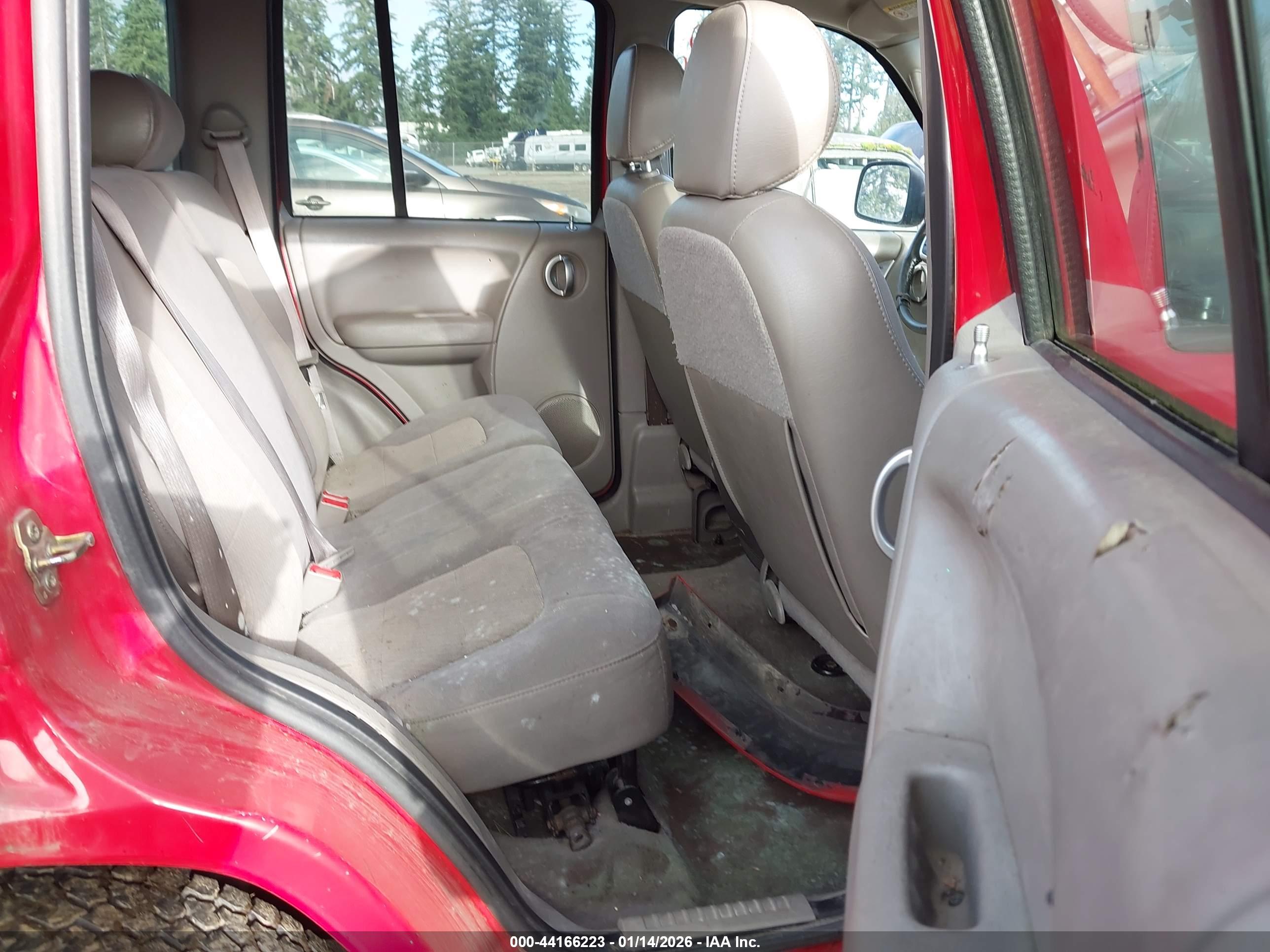 JEEP LIBERTY image 8