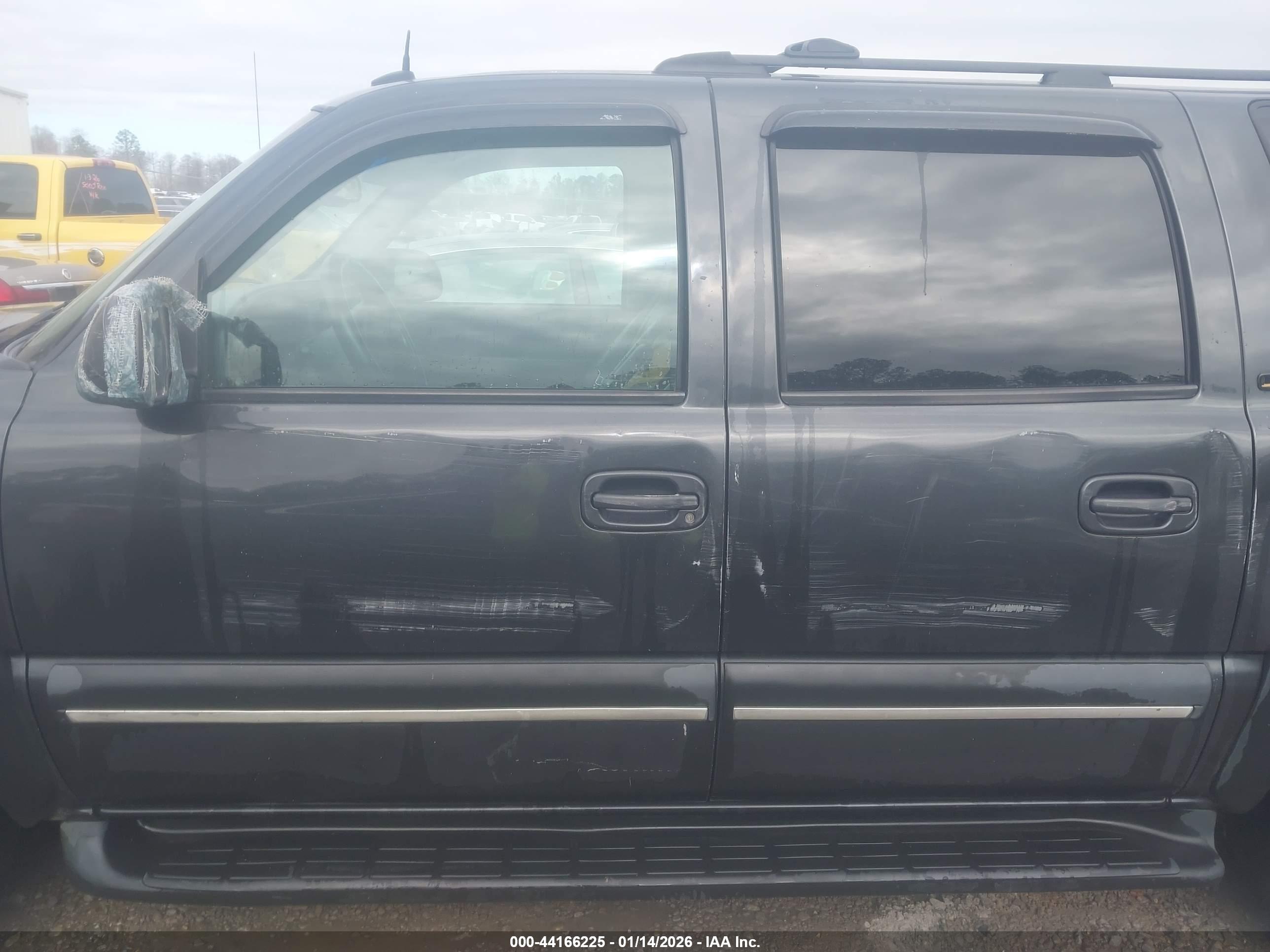 CHEVROLET SUBURBAN image 6