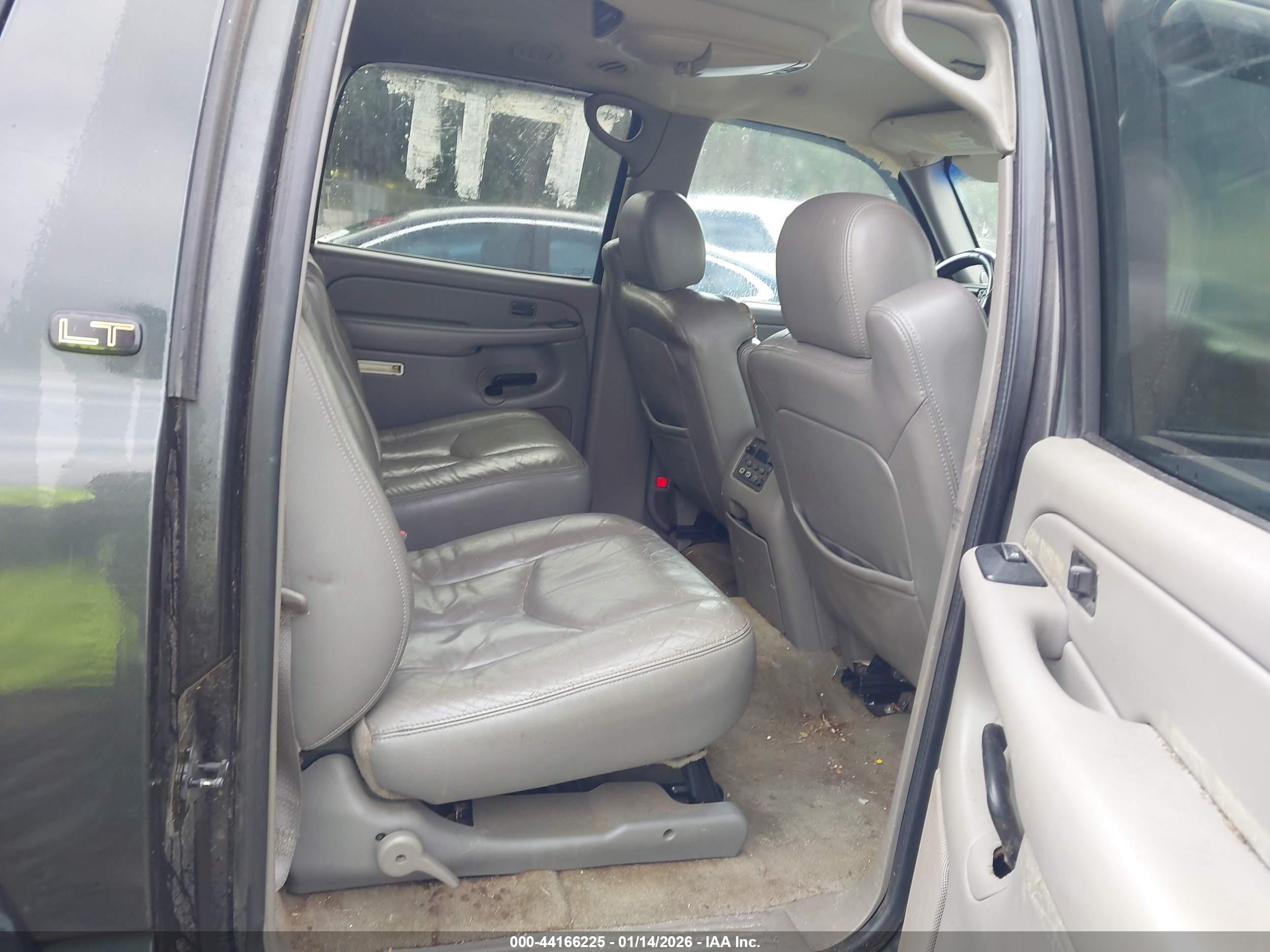 CHEVROLET SUBURBAN image 8
