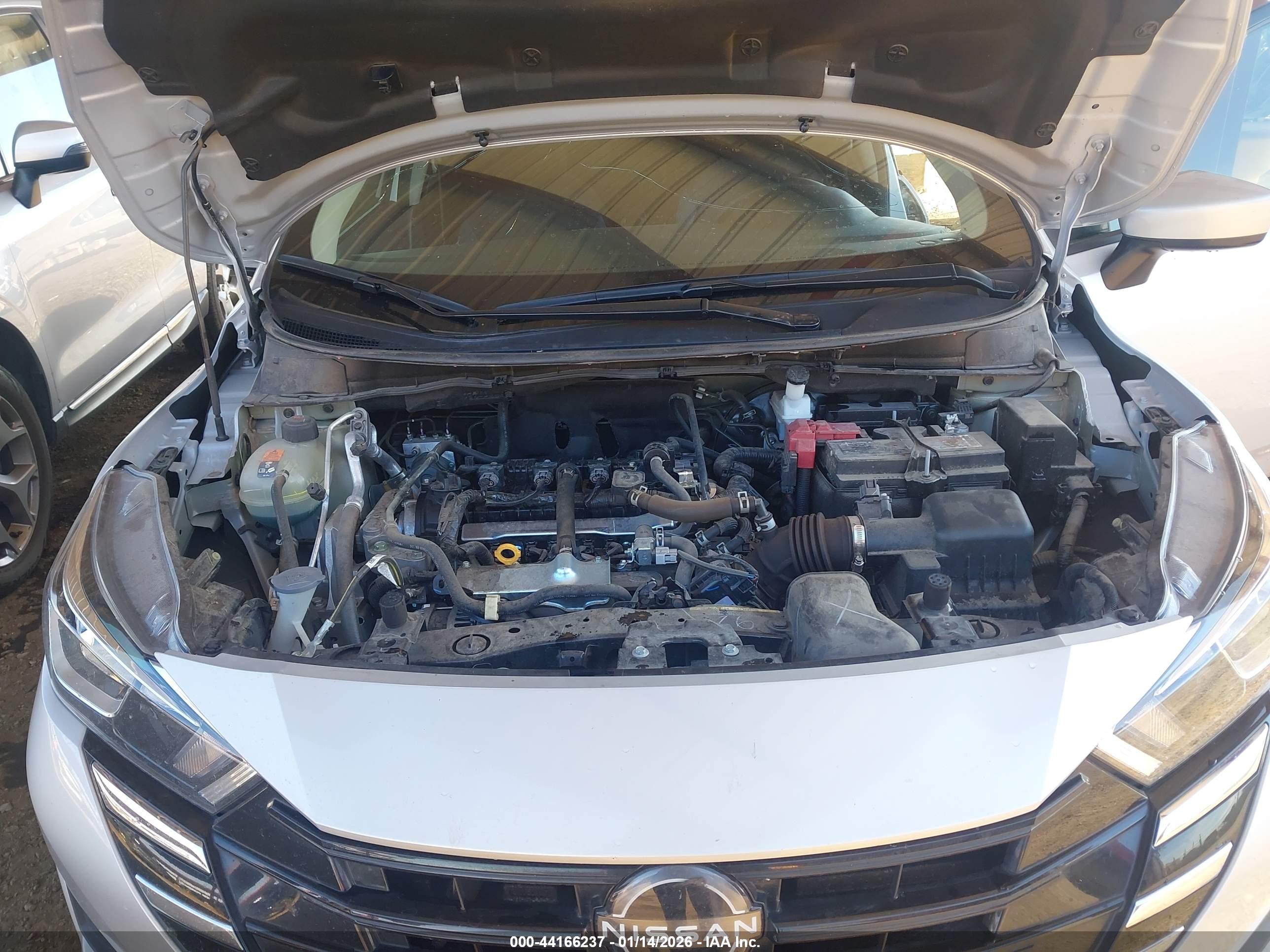 NISSAN VERSA image 10